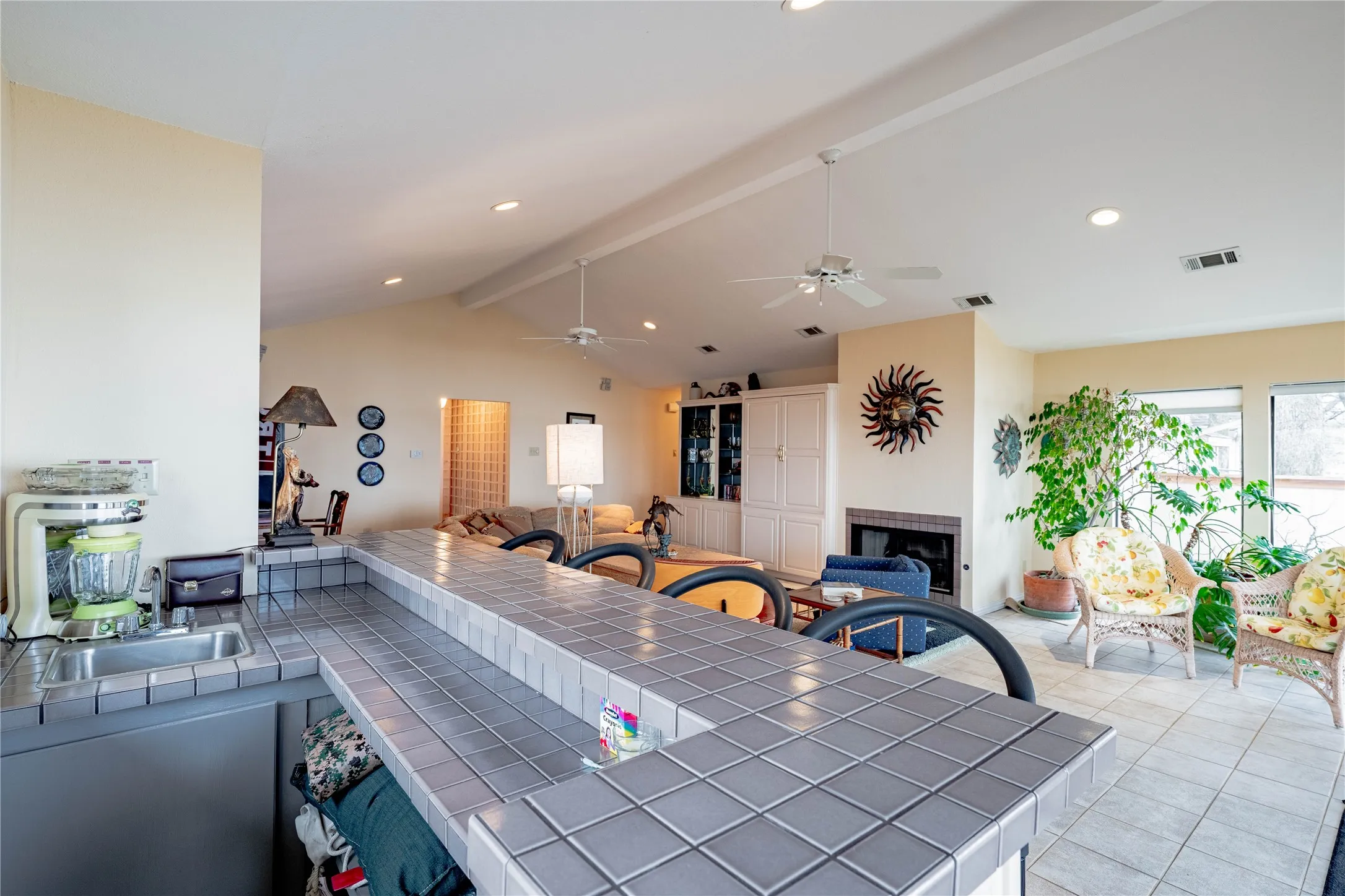 Single Family Residence For Sale in Henderson County , 154 Ocean Drive, Gun Barrel City, Texas 75156, 3 Bedroom, 2 Bathroom, 2 Garage spaces, 1,907 Sqft, built in 1983, Preowned, mls#20863111, Real Estate Agent in Gun Barrel City, Homes For Sale in Henderson county, Homes For Sale in Gun Barrel City, Realtor in Gun Barrel City Texas, Real Estate Brokerage Independent Realty Texas, Luminita Cordes Realtor