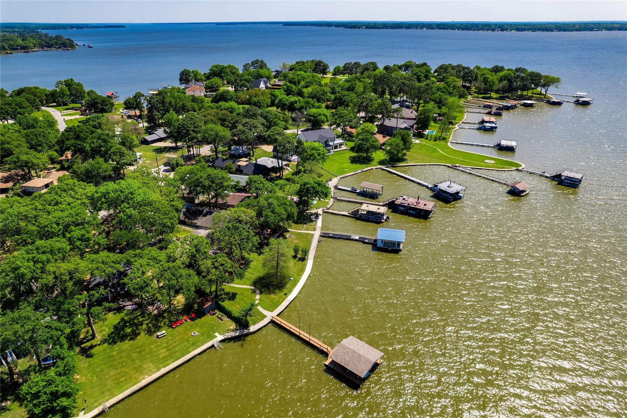 Single Family Residence For Sale in Henderson County , 154 Ocean Drive, Gun Barrel City, Texas 75156, 3 Bedroom, 2 Bathroom, 2 Garage spaces, 1,907 Sqft, built in 1983, Preowned, mls#20863111, Real Estate Agent in Gun Barrel City, Homes For Sale in Henderson county, Homes For Sale in Gun Barrel City, Realtor in Gun Barrel City Texas, Real Estate Brokerage Independent Realty Texas, Luminita Cordes Realtor