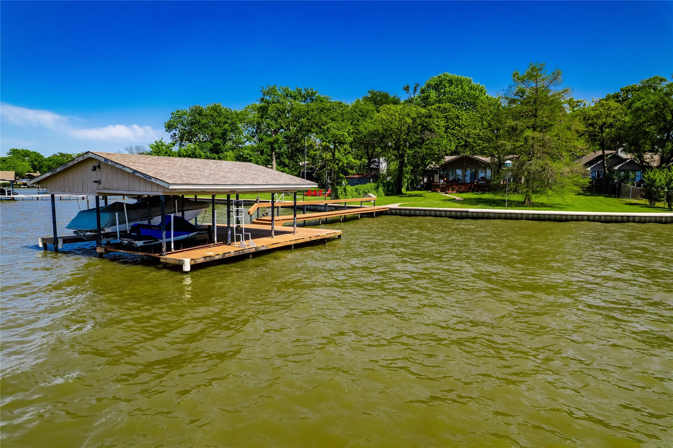 Single Family Residence For Sale in Henderson County , 154 Ocean Drive, Gun Barrel City, Texas 75156, 3 Bedroom, 2 Bathroom, 2 Garage spaces, 1,907 Sqft, built in 1983, Preowned, mls#20863111, Real Estate Agent in Gun Barrel City, Homes For Sale in Henderson county, Homes For Sale in Gun Barrel City, Realtor in Gun Barrel City Texas, Real Estate Brokerage Independent Realty Texas, Luminita Cordes Realtor