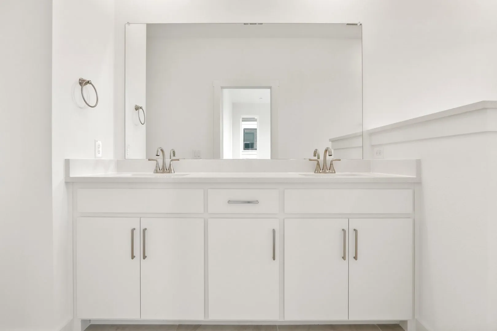 020-20241030-1427AzaleaDrive-Melissa-TX-75454-PrimaryBathroom.jpg-SMALL