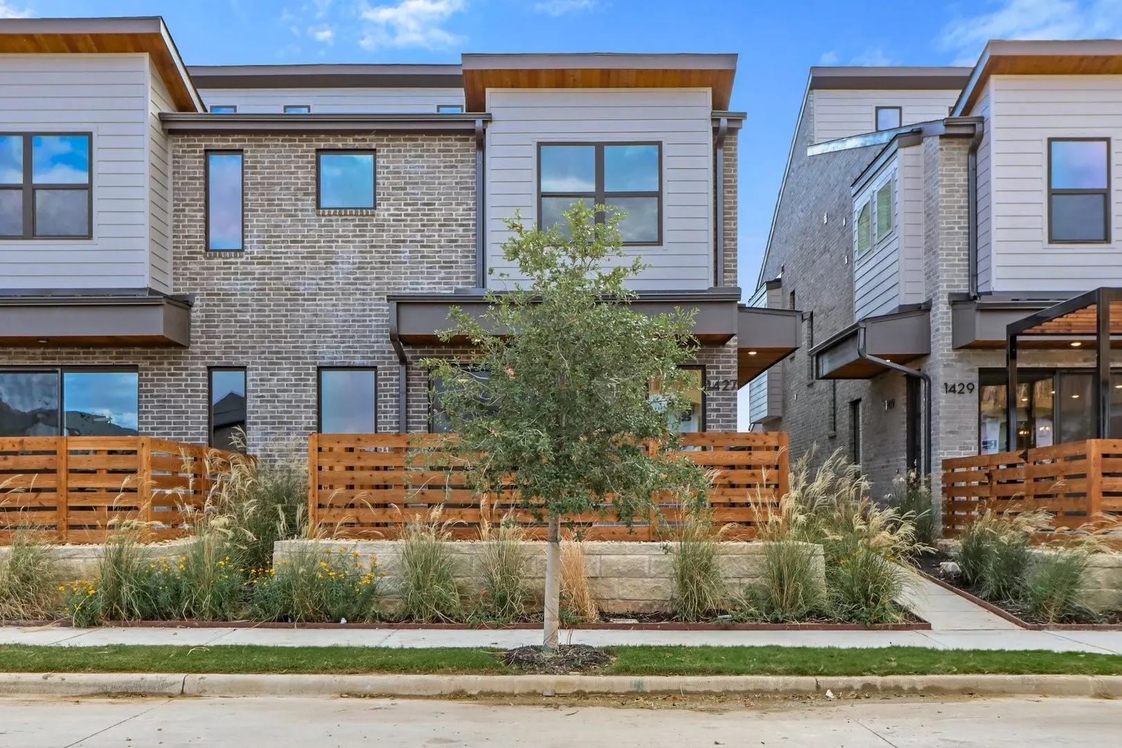 002-20241030-1427AzaleaDrive-Melissa-TX-75454-Exterior.jpg-SMALL