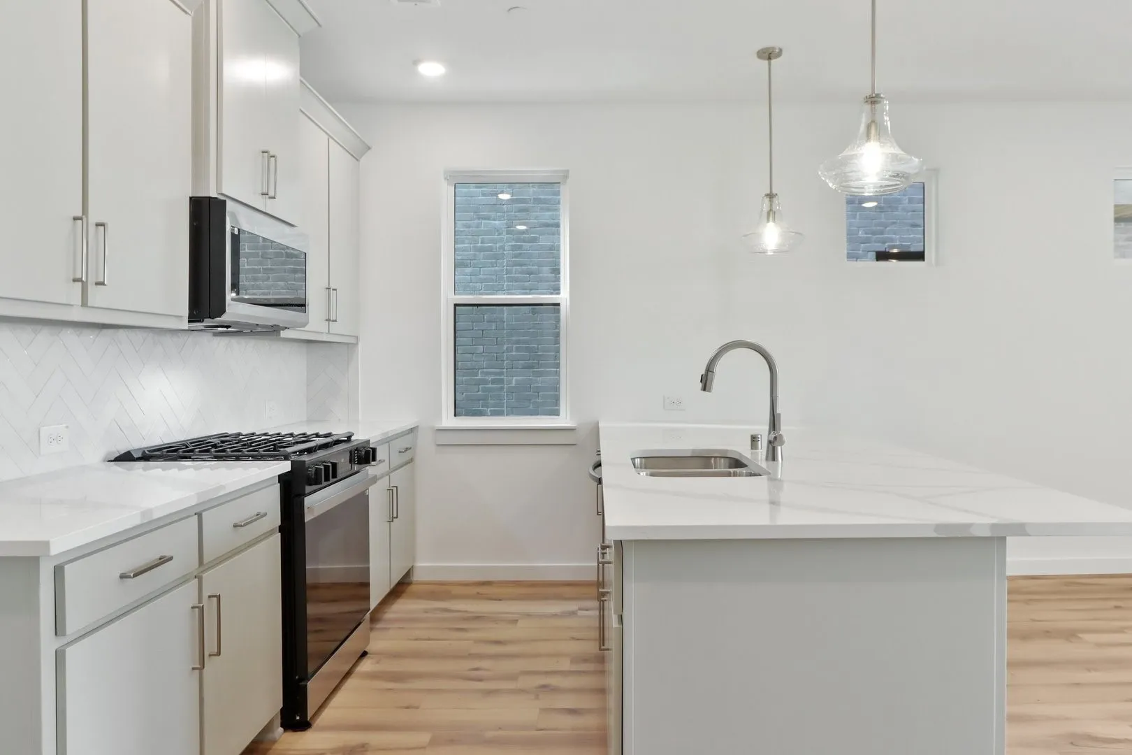 013-20241030-1427AzaleaDrive-Melissa-TX-75454-Kitchen.jpg-SMALL