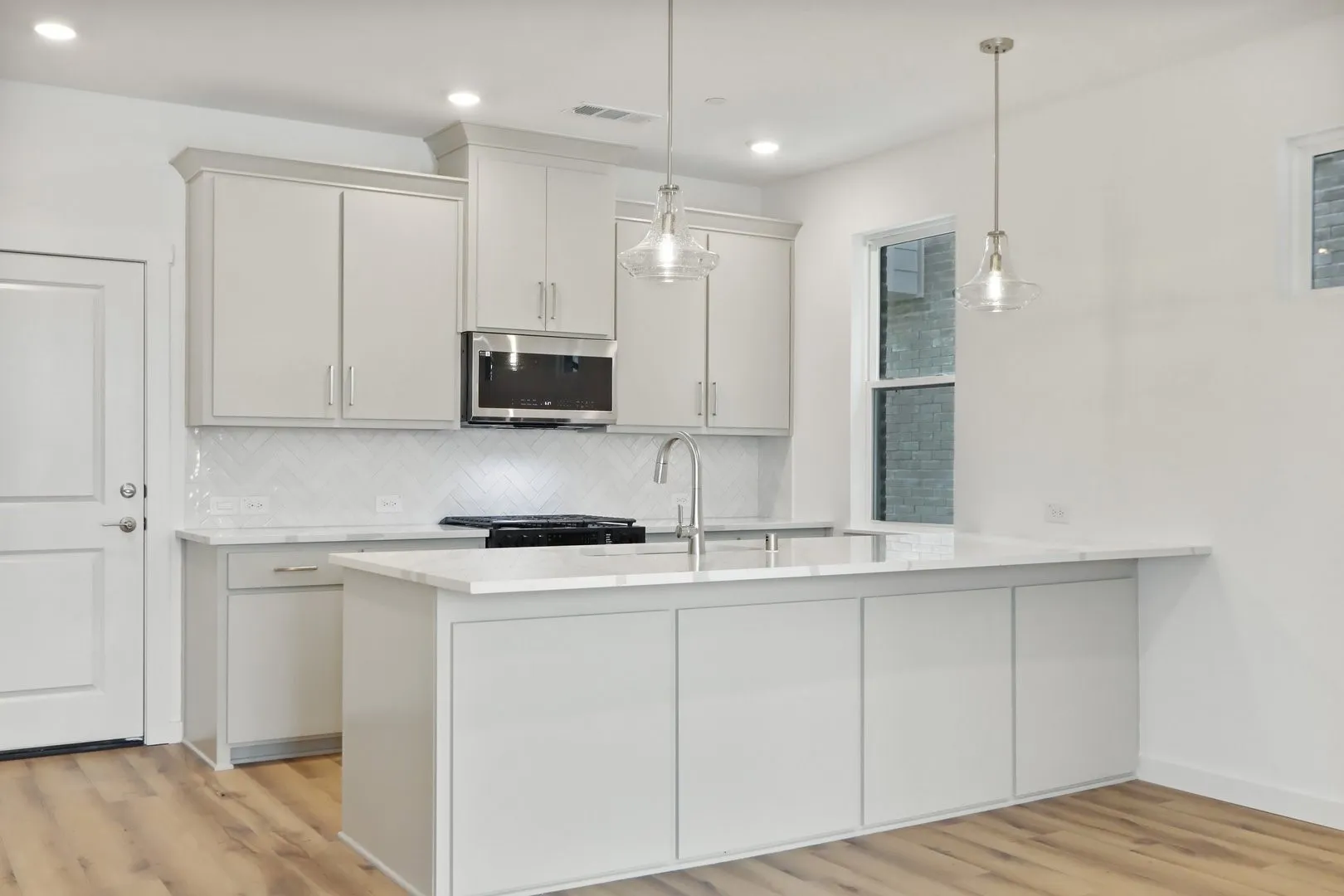 012-20241030-1427AzaleaDrive-Melissa-TX-75454-Kitchen.jpg-SMALL