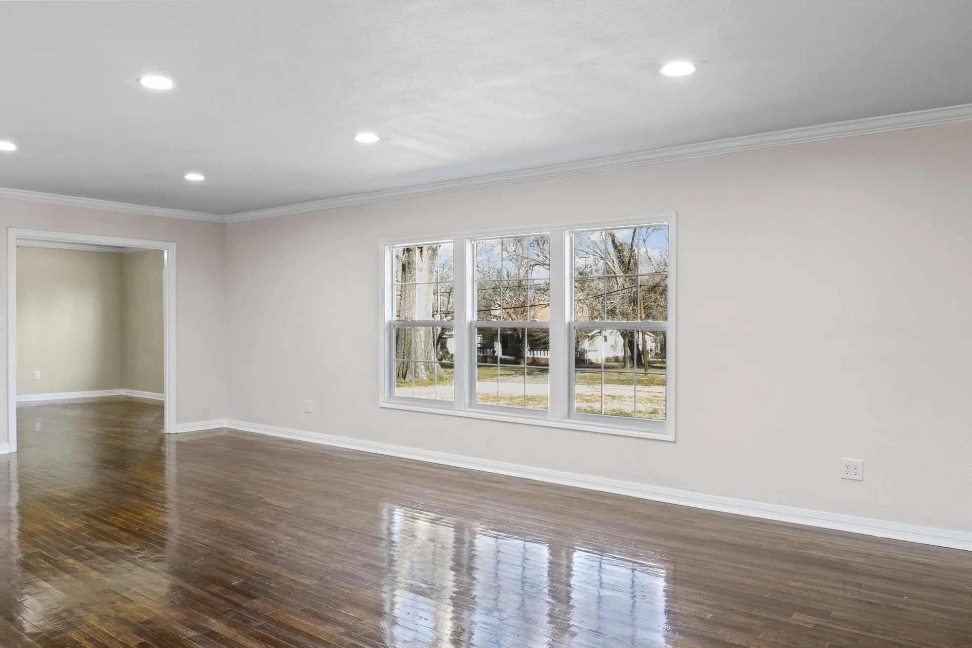 Single Family Residence For Sale in Camp County , 306 Quitman Street, Pittsburg, Texas 75686, 3 Bedroom, 3 Bathroom, 2 Garage spaces, 2,500 Sqft, built in 1956, mls#20864397, Real Estate Agent in Pittsburg, Homes For Sale in Camp county, Homes For Sale in Pittsburg, Realtor in Pittsburg Texas, Real Estate Brokerage Independent Realty Texas, Luminita Cordes Realtor