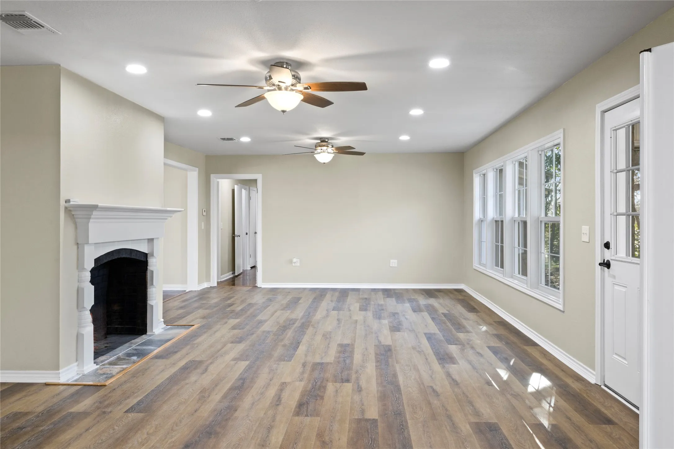 Single Family Residence For Sale in Camp County , 306 Quitman Street, Pittsburg, Texas 75686, 3 Bedroom, 3 Bathroom, 2 Garage spaces, 2,500 Sqft, built in 1956, mls#20864397, Real Estate Agent in Pittsburg, Homes For Sale in Camp county, Homes For Sale in Pittsburg, Realtor in Pittsburg Texas, Real Estate Brokerage Independent Realty Texas, Luminita Cordes Realtor