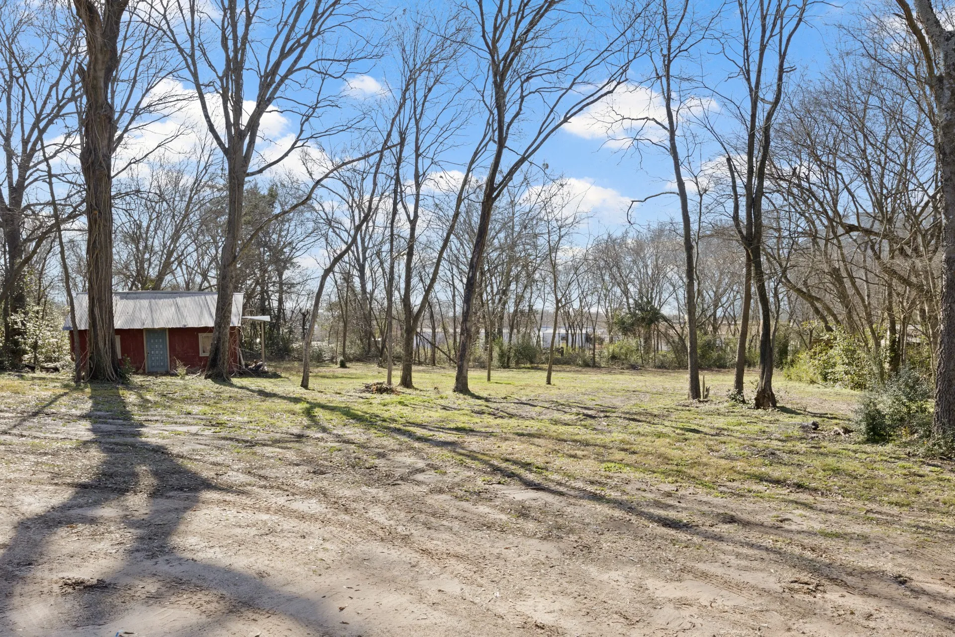 Single Family Residence For Sale in Camp County , 306 Quitman Street, Pittsburg, Texas 75686, 3 Bedroom, 3 Bathroom, 2 Garage spaces, 2,500 Sqft, built in 1956, mls#20864397, Real Estate Agent in Pittsburg, Homes For Sale in Camp county, Homes For Sale in Pittsburg, Realtor in Pittsburg Texas, Real Estate Brokerage Independent Realty Texas, Luminita Cordes Realtor