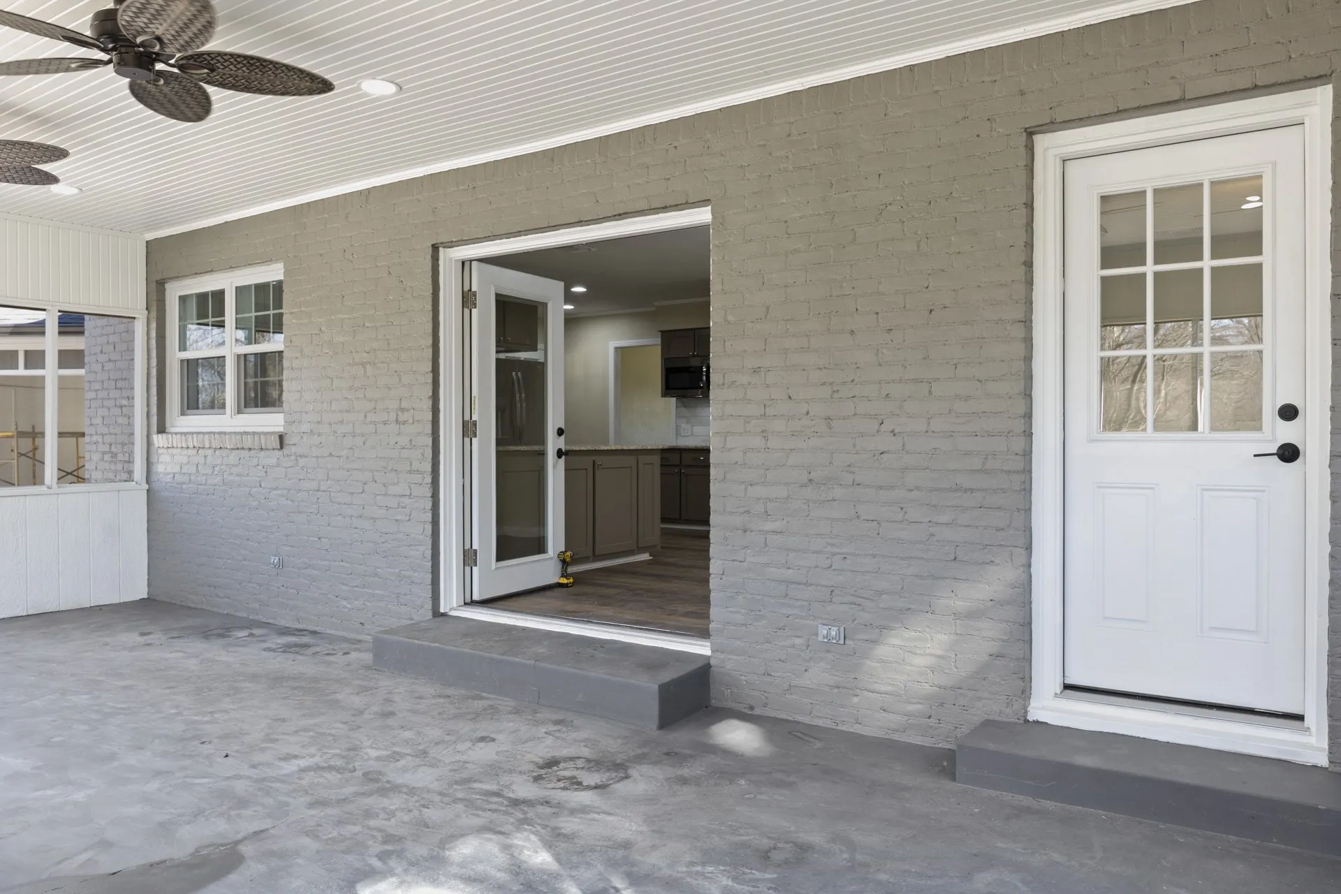 Single Family Residence For Sale in Camp County , 306 Quitman Street, Pittsburg, Texas 75686, 3 Bedroom, 3 Bathroom, 2 Garage spaces, 2,500 Sqft, built in 1956, mls#20864397, Real Estate Agent in Pittsburg, Homes For Sale in Camp county, Homes For Sale in Pittsburg, Realtor in Pittsburg Texas, Real Estate Brokerage Independent Realty Texas, Luminita Cordes Realtor