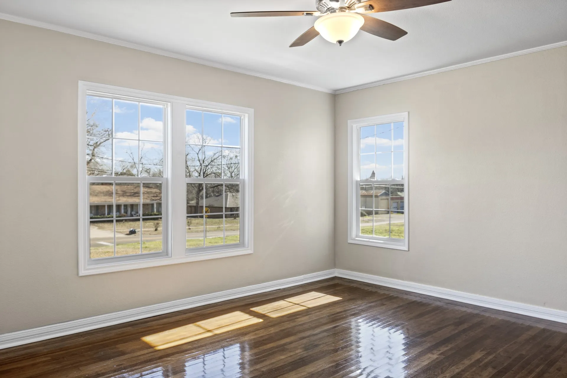 Single Family Residence For Sale in Camp County , 306 Quitman Street, Pittsburg, Texas 75686, 3 Bedroom, 3 Bathroom, 2 Garage spaces, 2,500 Sqft, built in 1956, mls#20864397, Real Estate Agent in Pittsburg, Homes For Sale in Camp county, Homes For Sale in Pittsburg, Realtor in Pittsburg Texas, Real Estate Brokerage Independent Realty Texas, Luminita Cordes Realtor