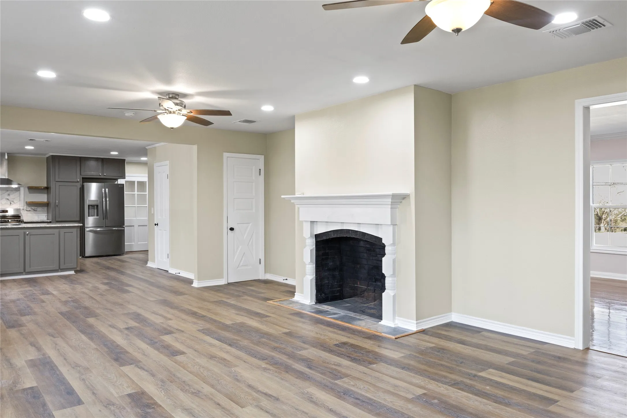 Single Family Residence For Sale in Camp County , 306 Quitman Street, Pittsburg, Texas 75686, 3 Bedroom, 3 Bathroom, 2 Garage spaces, 2,500 Sqft, built in 1956, mls#20864397, Real Estate Agent in Pittsburg, Homes For Sale in Camp county, Homes For Sale in Pittsburg, Realtor in Pittsburg Texas, Real Estate Brokerage Independent Realty Texas, Luminita Cordes Realtor