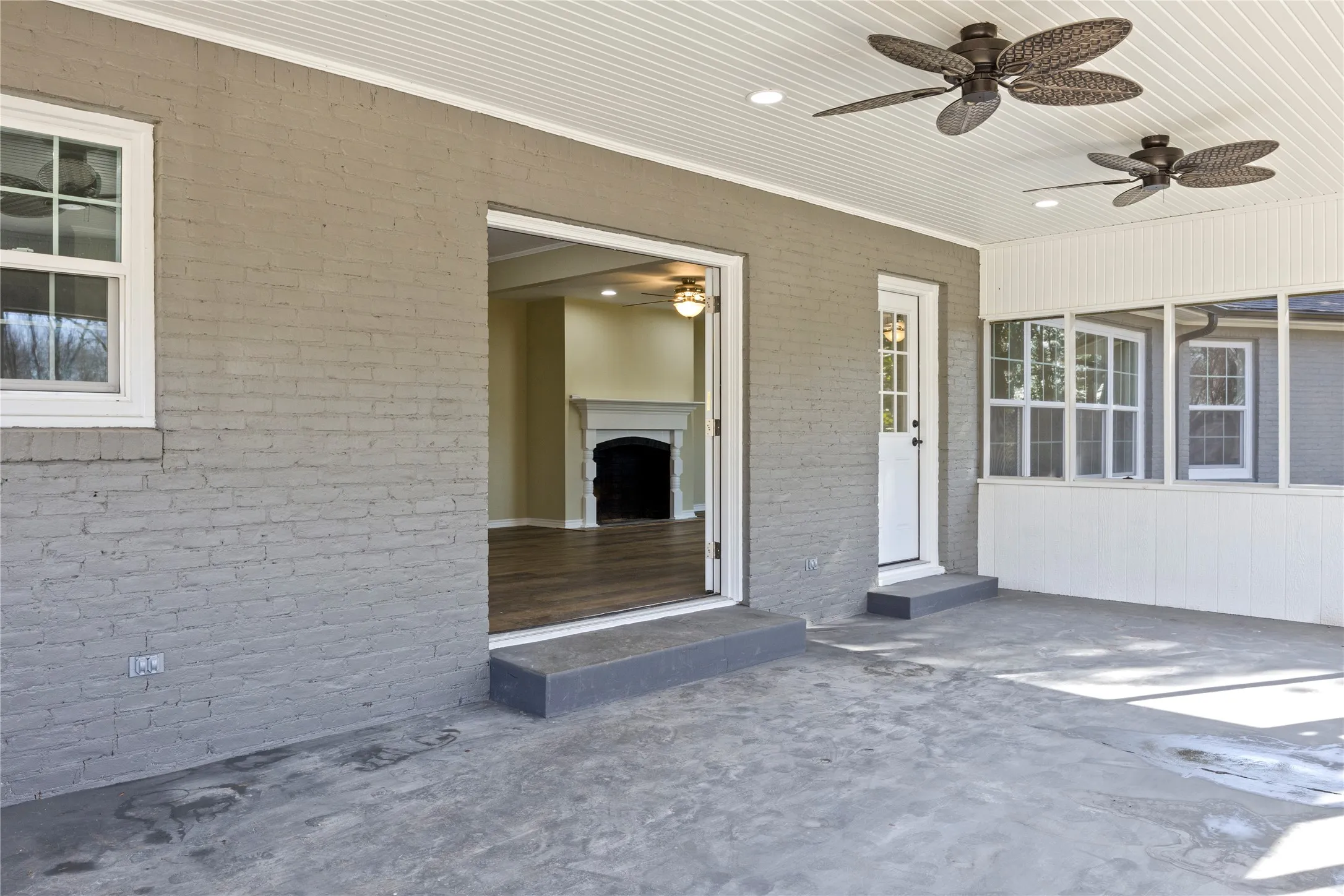 Single Family Residence For Sale in Camp County , 306 Quitman Street, Pittsburg, Texas 75686, 3 Bedroom, 3 Bathroom, 2 Garage spaces, 2,500 Sqft, built in 1956, mls#20864397, Real Estate Agent in Pittsburg, Homes For Sale in Camp county, Homes For Sale in Pittsburg, Realtor in Pittsburg Texas, Real Estate Brokerage Independent Realty Texas, Luminita Cordes Realtor