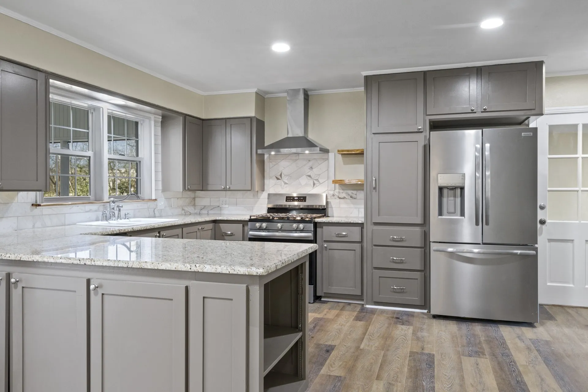 Single Family Residence For Sale in Camp County , 306 Quitman Street, Pittsburg, Texas 75686, 3 Bedroom, 3 Bathroom, 2 Garage spaces, 2,500 Sqft, built in 1956, mls#20864397, Real Estate Agent in Pittsburg, Homes For Sale in Camp county, Homes For Sale in Pittsburg, Realtor in Pittsburg Texas, Real Estate Brokerage Independent Realty Texas, Luminita Cordes Realtor