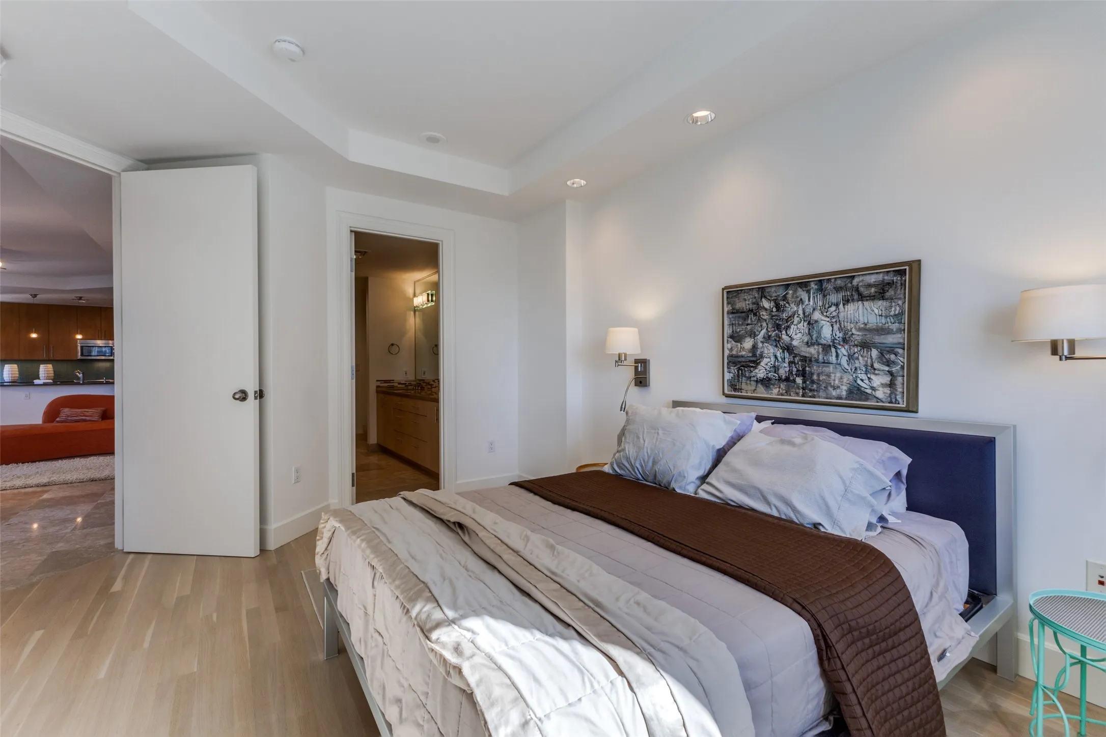 Condominium For Sale in Dallas County , 1505 Elm Street 1004, Dallas, Texas 75201, 1 Bedroom, 2 Bathroom, 1 Garage spaces, 1,482 Sqft, built in 1957, Preowned, mls#20855002, Real Estate Agent in Dallas, Homes For Sale in Dallas county, Homes For Sale in Dallas, Realtor in Dallas Texas, Real Estate Brokerage Independent Realty Texas, Luminita Cordes Realtor