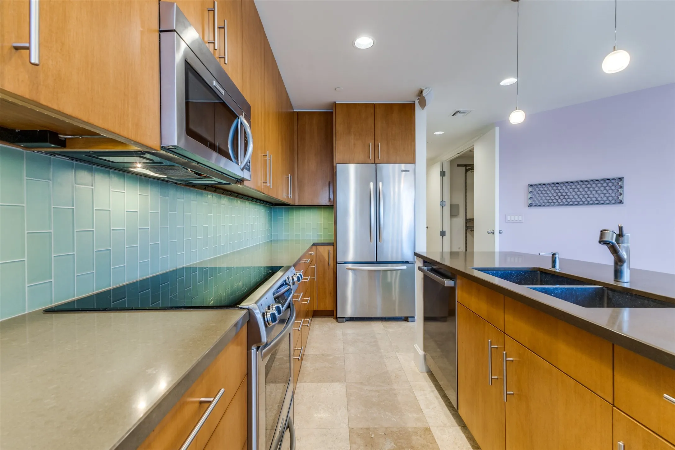 Condominium For Sale in Dallas County , 1505 Elm Street 1004, Dallas, Texas 75201, 1 Bedroom, 2 Bathroom, 1 Garage spaces, 1,482 Sqft, built in 1957, Preowned, mls#20855002, Real Estate Agent in Dallas, Homes For Sale in Dallas county, Homes For Sale in Dallas, Realtor in Dallas Texas, Real Estate Brokerage Independent Realty Texas, Luminita Cordes Realtor