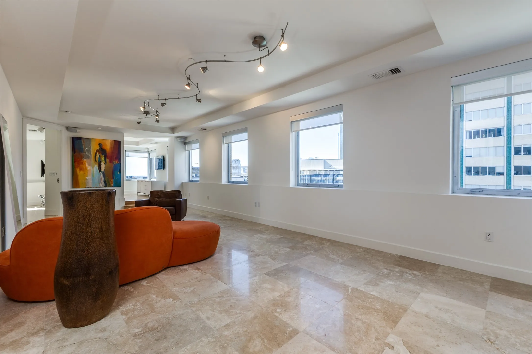 Condominium For Sale in Dallas County , 1505 Elm Street 1004, Dallas, Texas 75201, 1 Bedroom, 2 Bathroom, 1 Garage spaces, 1,482 Sqft, built in 1957, Preowned, mls#20855002, Real Estate Agent in Dallas, Homes For Sale in Dallas county, Homes For Sale in Dallas, Realtor in Dallas Texas, Real Estate Brokerage Independent Realty Texas, Luminita Cordes Realtor