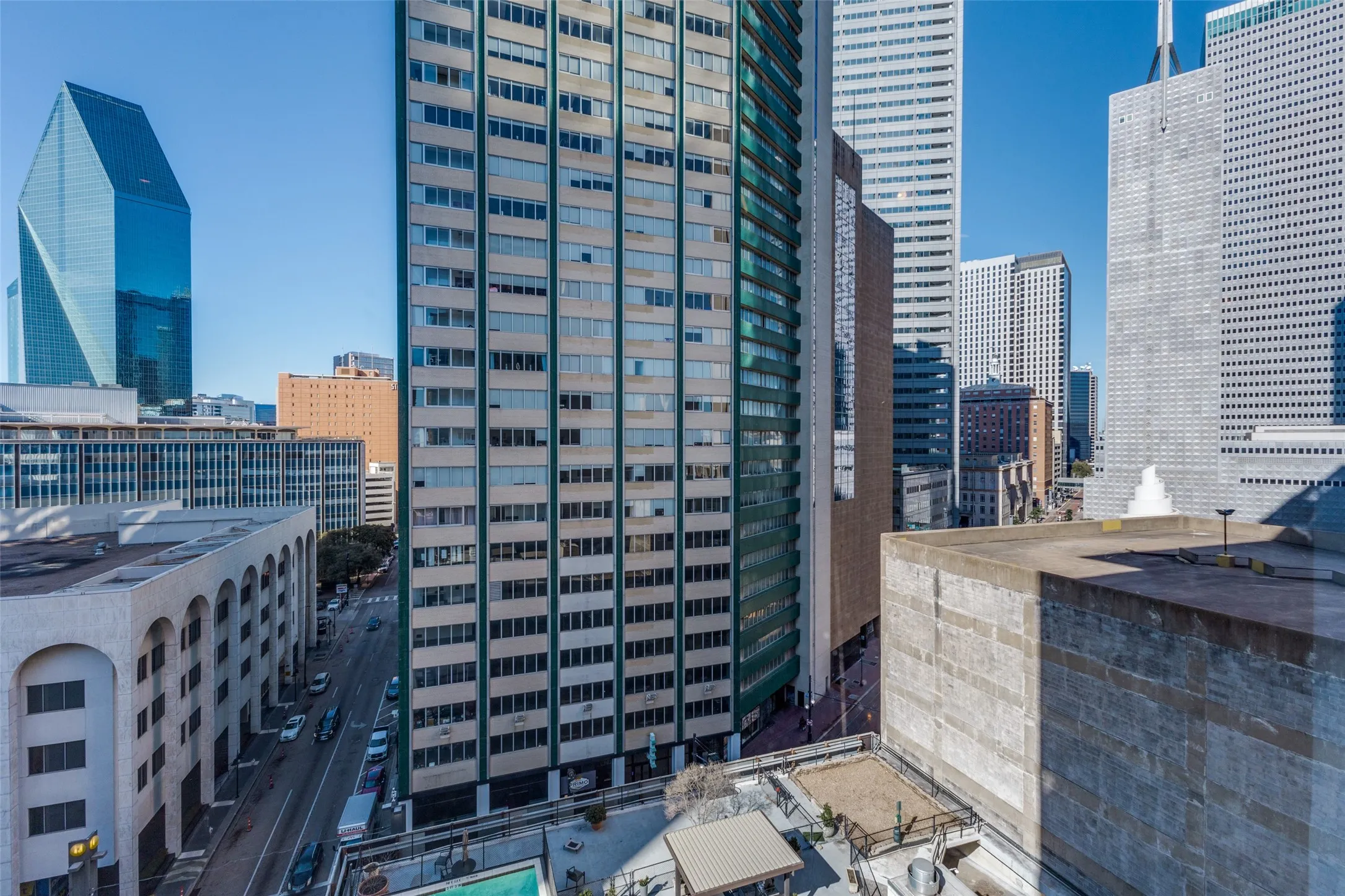 Condominium For Sale in Dallas County , 1505 Elm Street 1004, Dallas, Texas 75201, 1 Bedroom, 2 Bathroom, 1 Garage spaces, 1,482 Sqft, built in 1957, Preowned, mls#20855002, Real Estate Agent in Dallas, Homes For Sale in Dallas county, Homes For Sale in Dallas, Realtor in Dallas Texas, Real Estate Brokerage Independent Realty Texas, Luminita Cordes Realtor