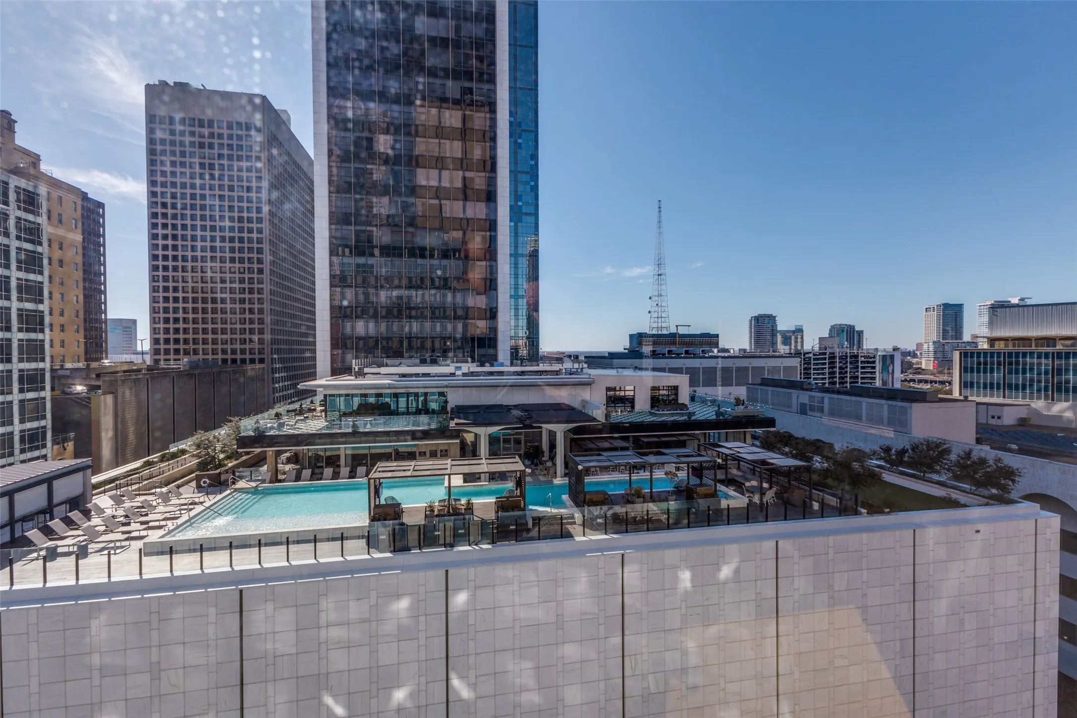 Condominium For Sale in Dallas County , 1505 Elm Street 1004, Dallas, Texas 75201, 1 Bedroom, 2 Bathroom, 1 Garage spaces, 1,482 Sqft, built in 1957, Preowned, mls#20855002, Real Estate Agent in Dallas, Homes For Sale in Dallas county, Homes For Sale in Dallas, Realtor in Dallas Texas, Real Estate Brokerage Independent Realty Texas, Luminita Cordes Realtor