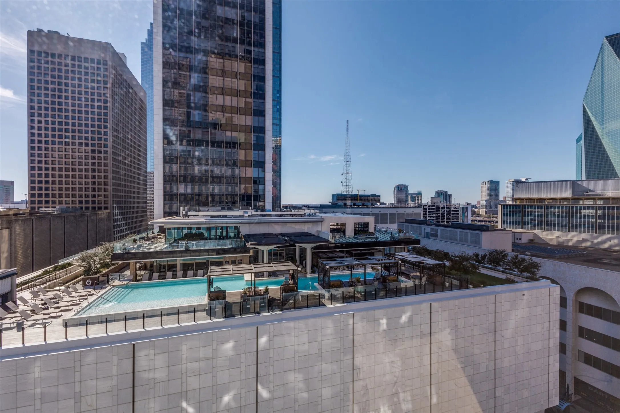Condominium For Sale in Dallas County , 1505 Elm Street 1004, Dallas, Texas 75201, 1 Bedroom, 2 Bathroom, 1 Garage spaces, 1,482 Sqft, built in 1957, Preowned, mls#20855002, Real Estate Agent in Dallas, Homes For Sale in Dallas county, Homes For Sale in Dallas, Realtor in Dallas Texas, Real Estate Brokerage Independent Realty Texas, Luminita Cordes Realtor