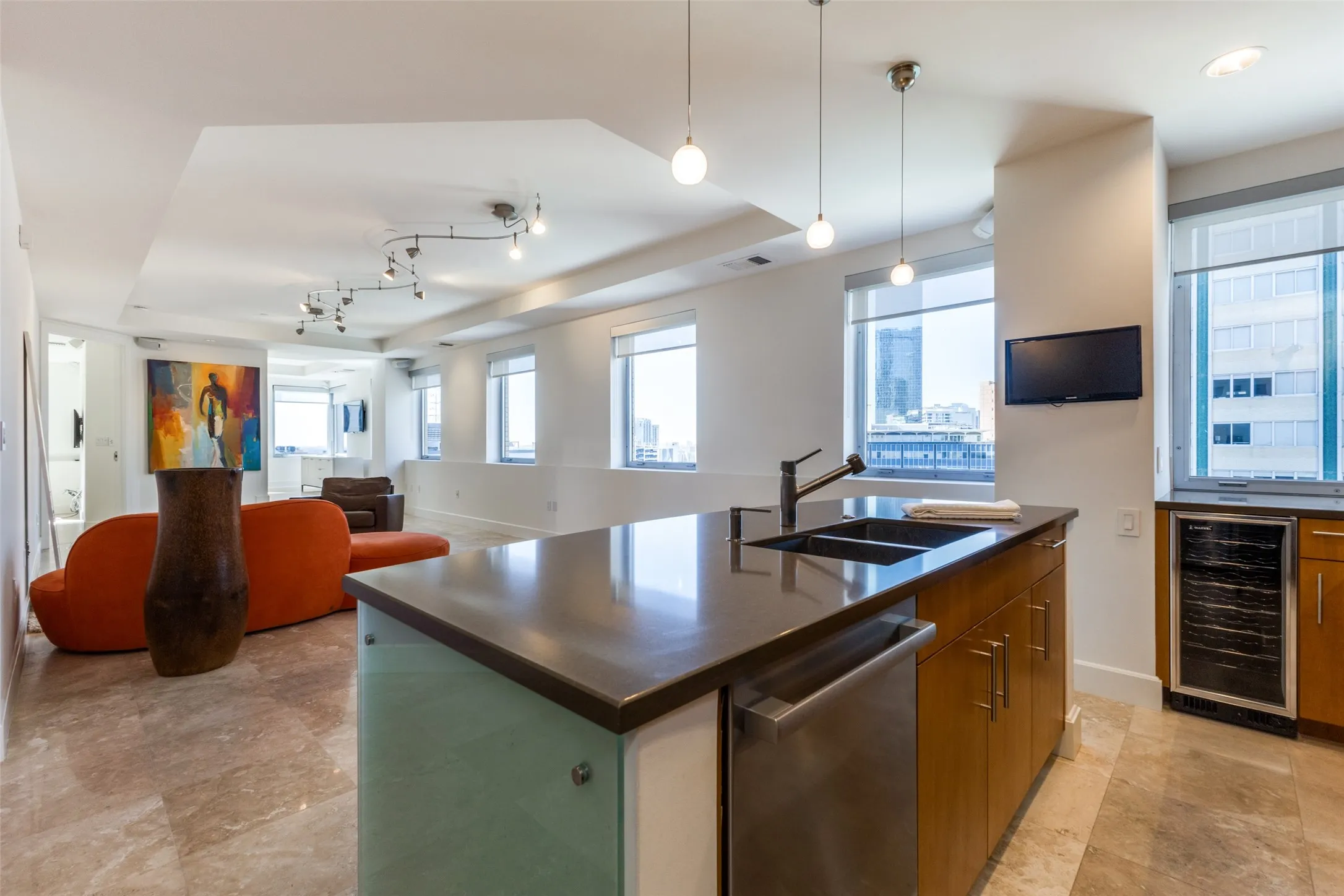 Condominium For Sale in Dallas County , 1505 Elm Street 1004, Dallas, Texas 75201, 1 Bedroom, 2 Bathroom, 1 Garage spaces, 1,482 Sqft, built in 1957, Preowned, mls#20855002, Real Estate Agent in Dallas, Homes For Sale in Dallas county, Homes For Sale in Dallas, Realtor in Dallas Texas, Real Estate Brokerage Independent Realty Texas, Luminita Cordes Realtor