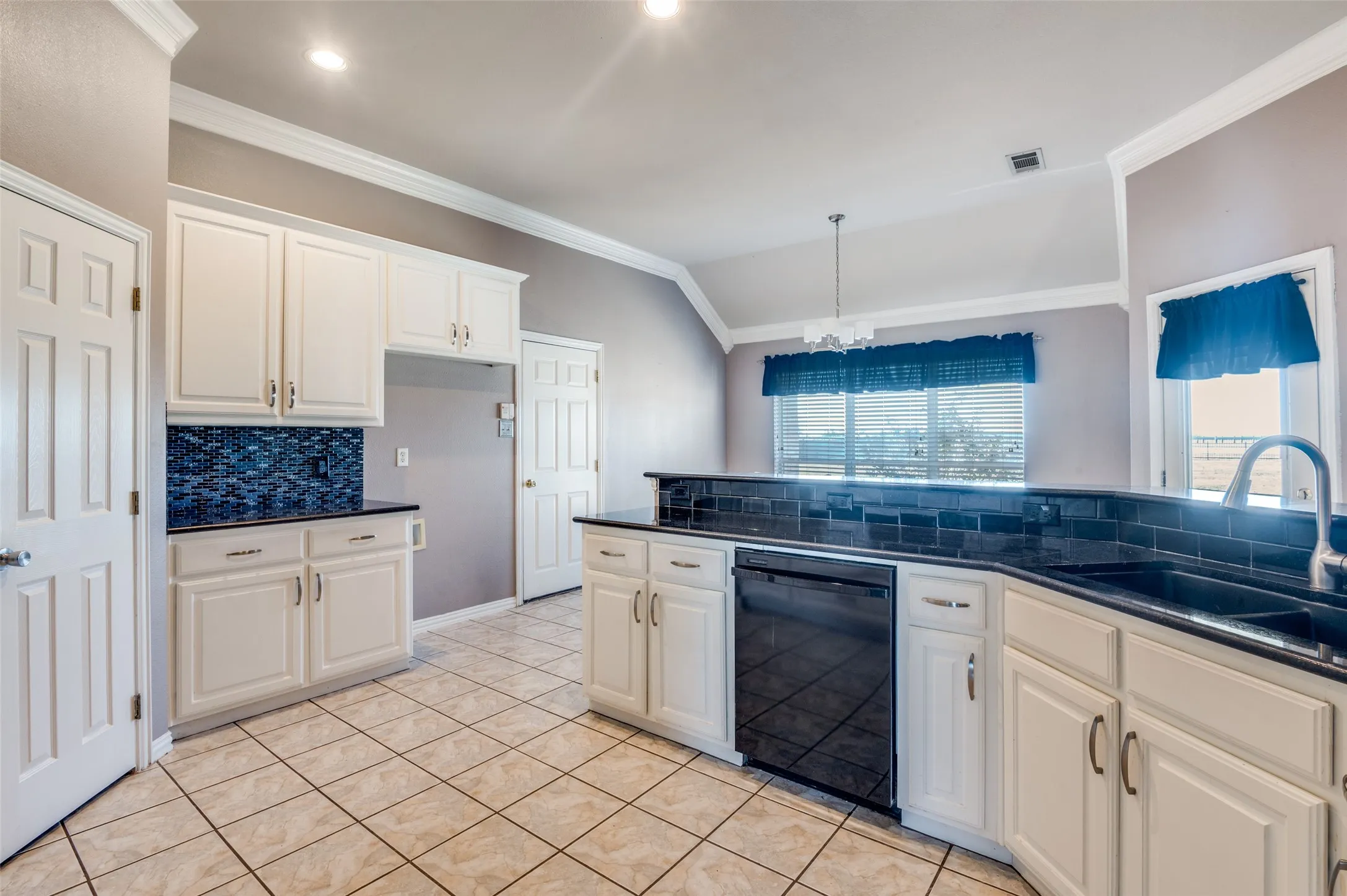 Single Family Residence For Sale in Kaufman County , 8934 Colonial Drive, Crandall, Texas 75114, 3 Bedroom, 2 Bathroom, 2 Garage spaces, 2,488 Sqft, built in 2002, Preowned, Price $410,000, mls#20865282, Real Estate Agent in Crandall, Homes For Sale in Kaufman county, Homes For Sale in Crandall, Realtor in Crandall Texas, Real Estate Brokerage Independent Realty Texas, Luminita Cordes Realtor