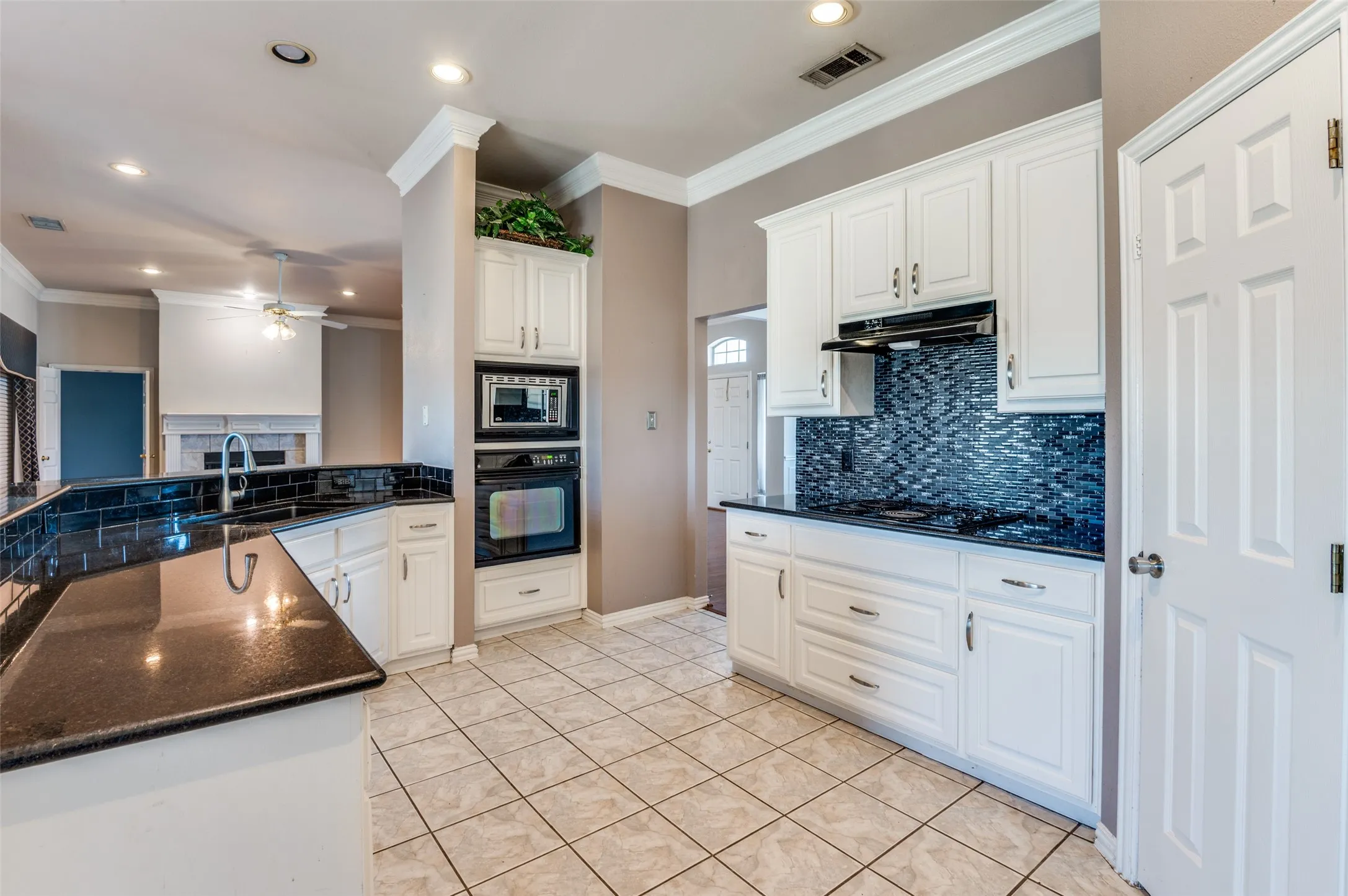 Single Family Residence For Sale in Kaufman County , 8934 Colonial Drive, Crandall, Texas 75114, 3 Bedroom, 2 Bathroom, 2 Garage spaces, 2,488 Sqft, built in 2002, Preowned, Price $410,000, mls#20865282, Real Estate Agent in Crandall, Homes For Sale in Kaufman county, Homes For Sale in Crandall, Realtor in Crandall Texas, Real Estate Brokerage Independent Realty Texas, Luminita Cordes Realtor