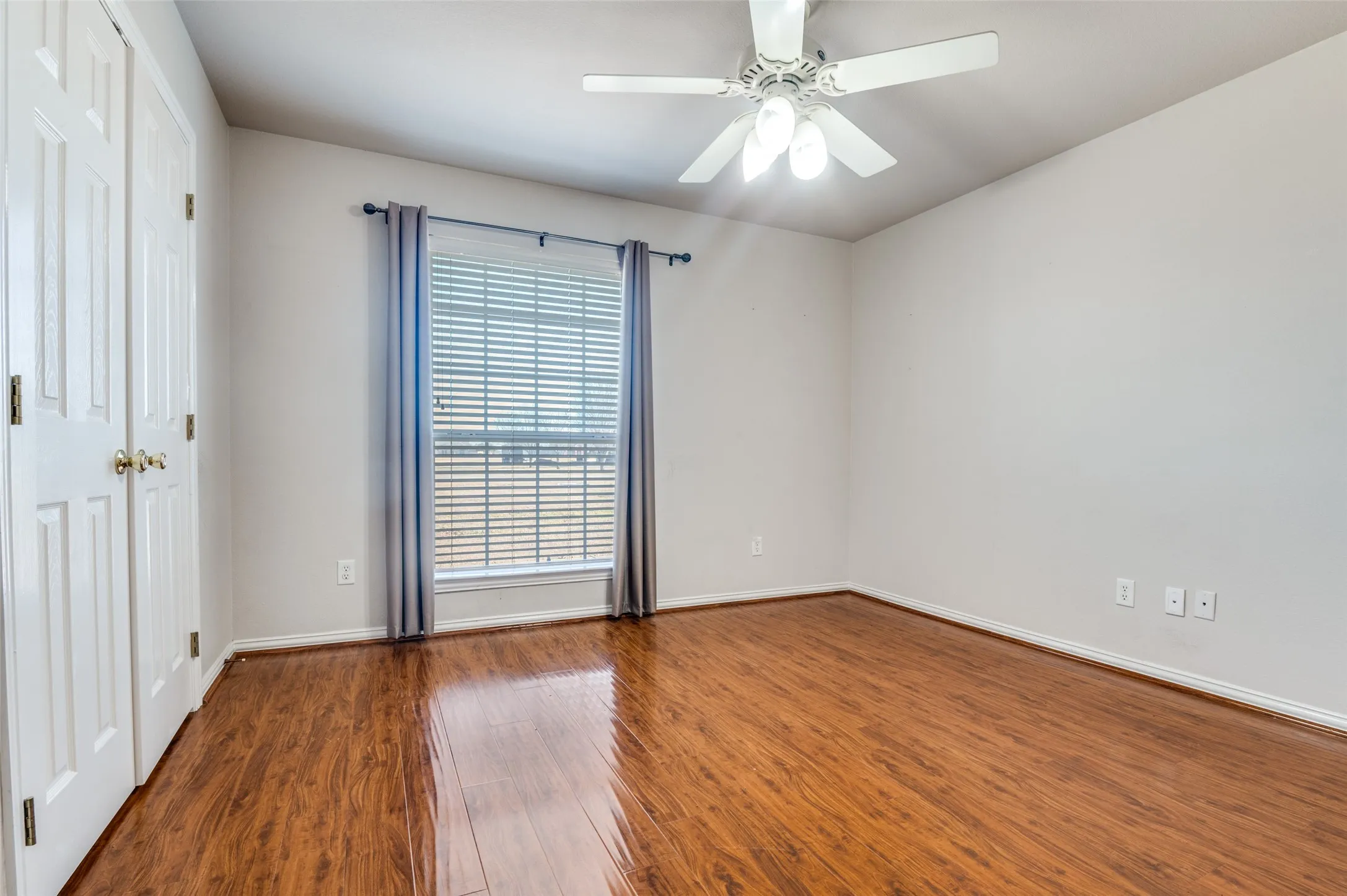 Single Family Residence For Sale in Kaufman County , 8934 Colonial Drive, Crandall, Texas 75114, 3 Bedroom, 2 Bathroom, 2 Garage spaces, 2,488 Sqft, built in 2002, Preowned, Price $410,000, mls#20865282, Real Estate Agent in Crandall, Homes For Sale in Kaufman county, Homes For Sale in Crandall, Realtor in Crandall Texas, Real Estate Brokerage Independent Realty Texas, Luminita Cordes Realtor
