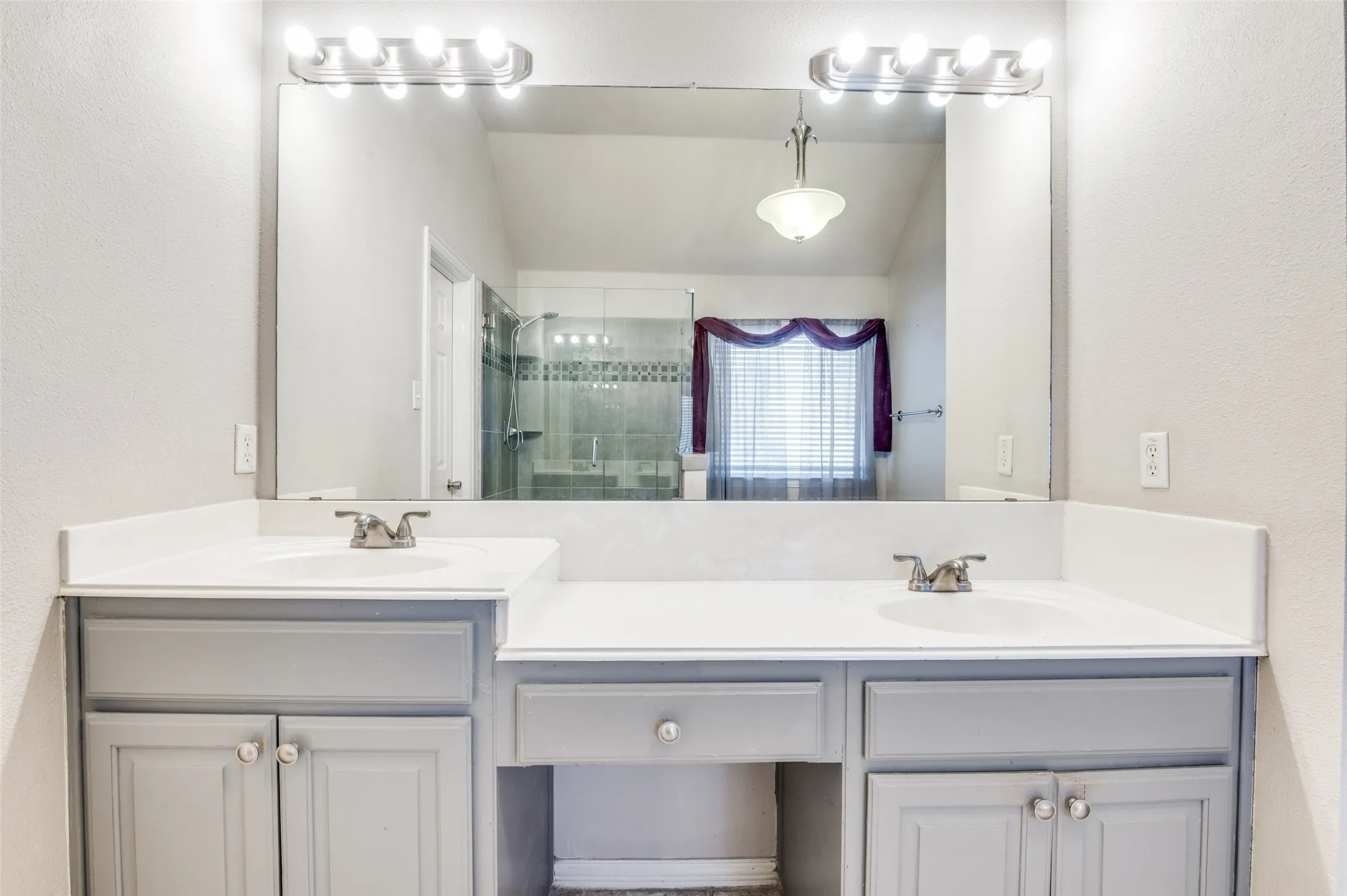 Single Family Residence For Sale in Kaufman County , 8934 Colonial Drive, Crandall, Texas 75114, 3 Bedroom, 2 Bathroom, 2 Garage spaces, 2,488 Sqft, built in 2002, Preowned, Price $410,000, mls#20865282, Real Estate Agent in Crandall, Homes For Sale in Kaufman county, Homes For Sale in Crandall, Realtor in Crandall Texas, Real Estate Brokerage Independent Realty Texas, Luminita Cordes Realtor
