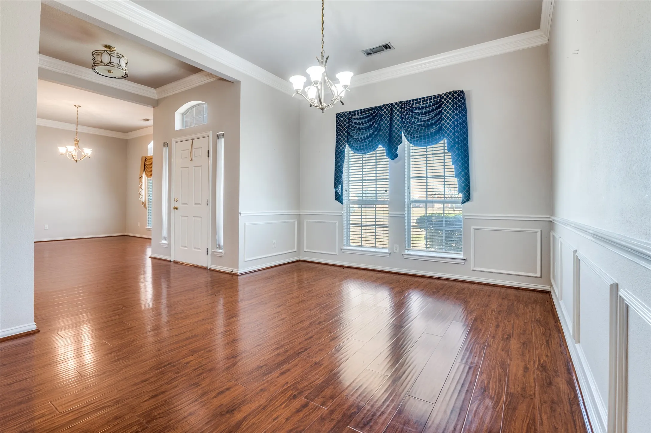 Single Family Residence For Sale in Kaufman County , 8934 Colonial Drive, Crandall, Texas 75114, 3 Bedroom, 2 Bathroom, 2 Garage spaces, 2,488 Sqft, built in 2002, Preowned, Price $410,000, mls#20865282, Real Estate Agent in Crandall, Homes For Sale in Kaufman county, Homes For Sale in Crandall, Realtor in Crandall Texas, Real Estate Brokerage Independent Realty Texas, Luminita Cordes Realtor