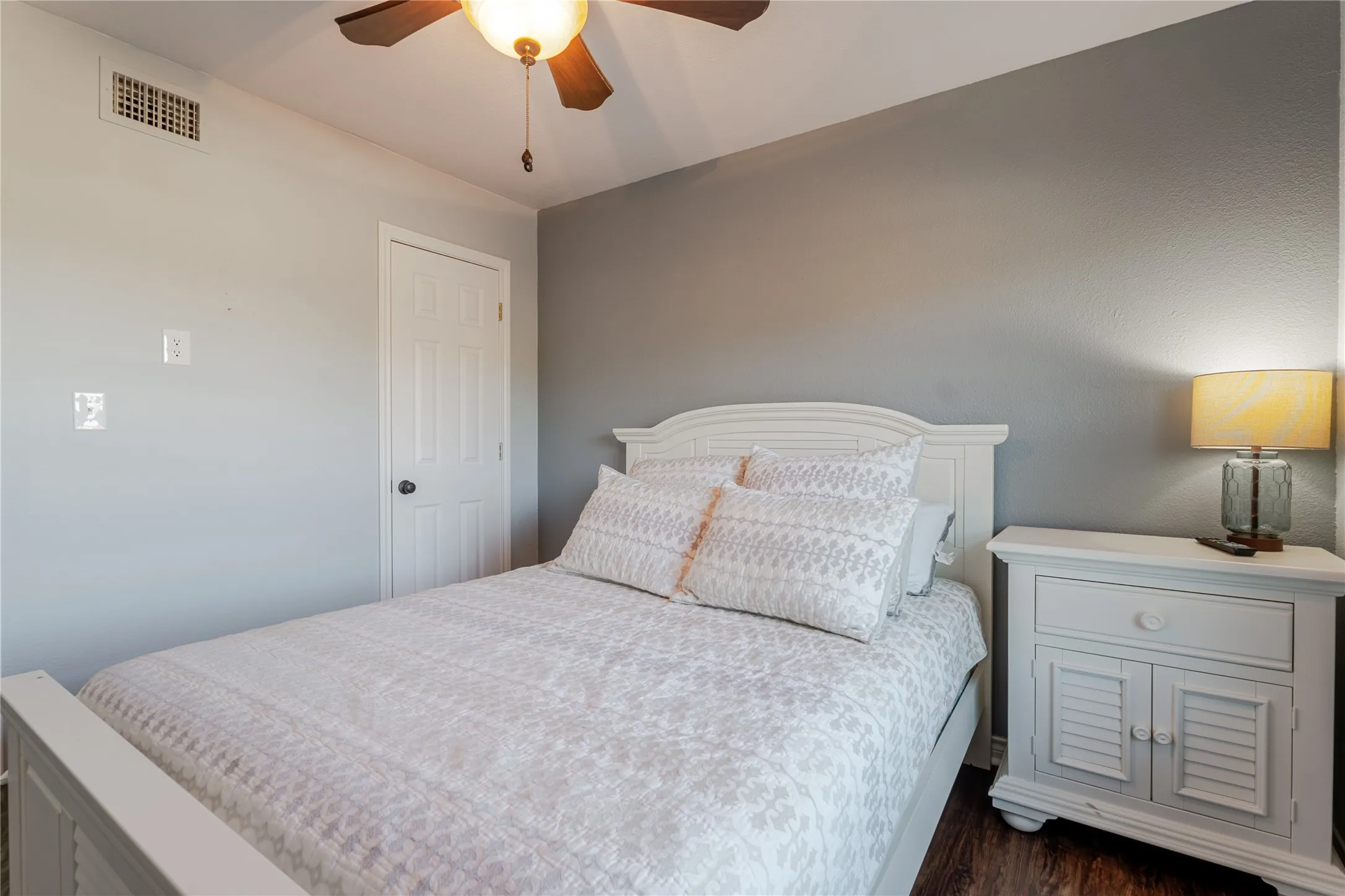 Condominium For Sale in Palo Pinto County , 3069 Hells Gate Loop 26, Strawn, Texas 76475, 2 Bedroom, 2 Bathroom, Garage spaces, 825 Sqft, built in 1998, Preowned, mls#20858476, Real Estate Agent in Strawn, Homes For Sale in Palo Pinto county, Homes For Sale in Strawn, Realtor in Strawn Texas, Real Estate Brokerage Independent Realty Texas, Luminita Cordes Realtor