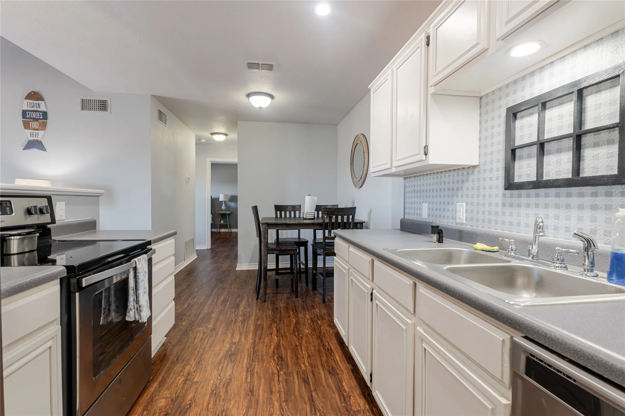 Condominium For Sale in Palo Pinto County , 3069 Hells Gate Loop 26, Strawn, Texas 76475, 2 Bedroom, 2 Bathroom, Garage spaces, 825 Sqft, built in 1998, Preowned, mls#20858476, Real Estate Agent in Strawn, Homes For Sale in Palo Pinto county, Homes For Sale in Strawn, Realtor in Strawn Texas, Real Estate Brokerage Independent Realty Texas, Luminita Cordes Realtor