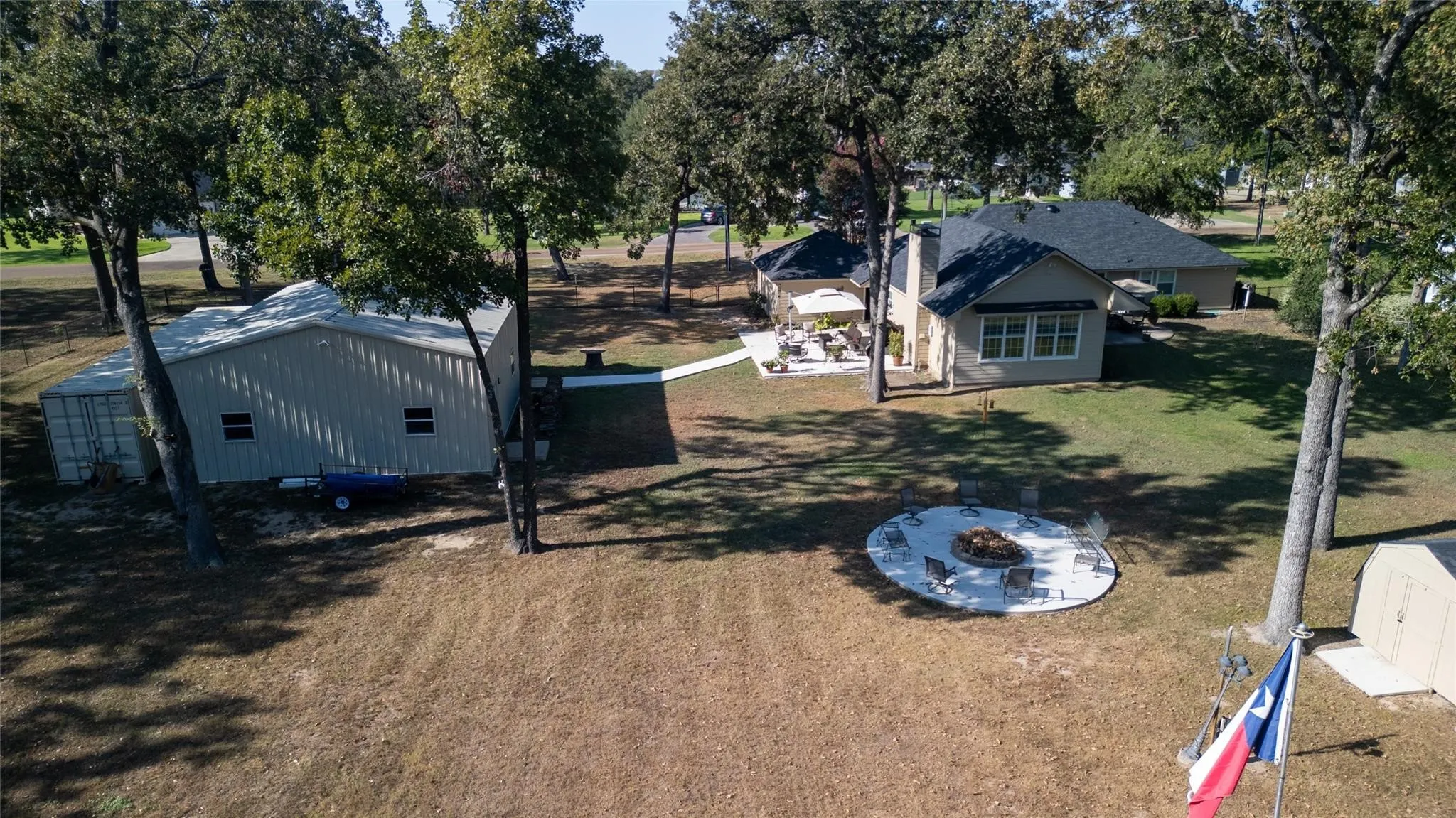 Single Family Residence For Sale in Henderson County , 108 Azalea Court, Trinidad, Texas 75163, 3 Bedroom, 2 Bathroom, 2 Garage spaces, 2,350 Sqft, built in 2006, Preowned, Price $449,500, mls#20865582, Real Estate Agent in Trinidad, Homes For Sale in Henderson county, Homes For Sale in Trinidad, Realtor in Trinidad Texas, Real Estate Brokerage Independent Realty Texas, Luminita Cordes Realtor