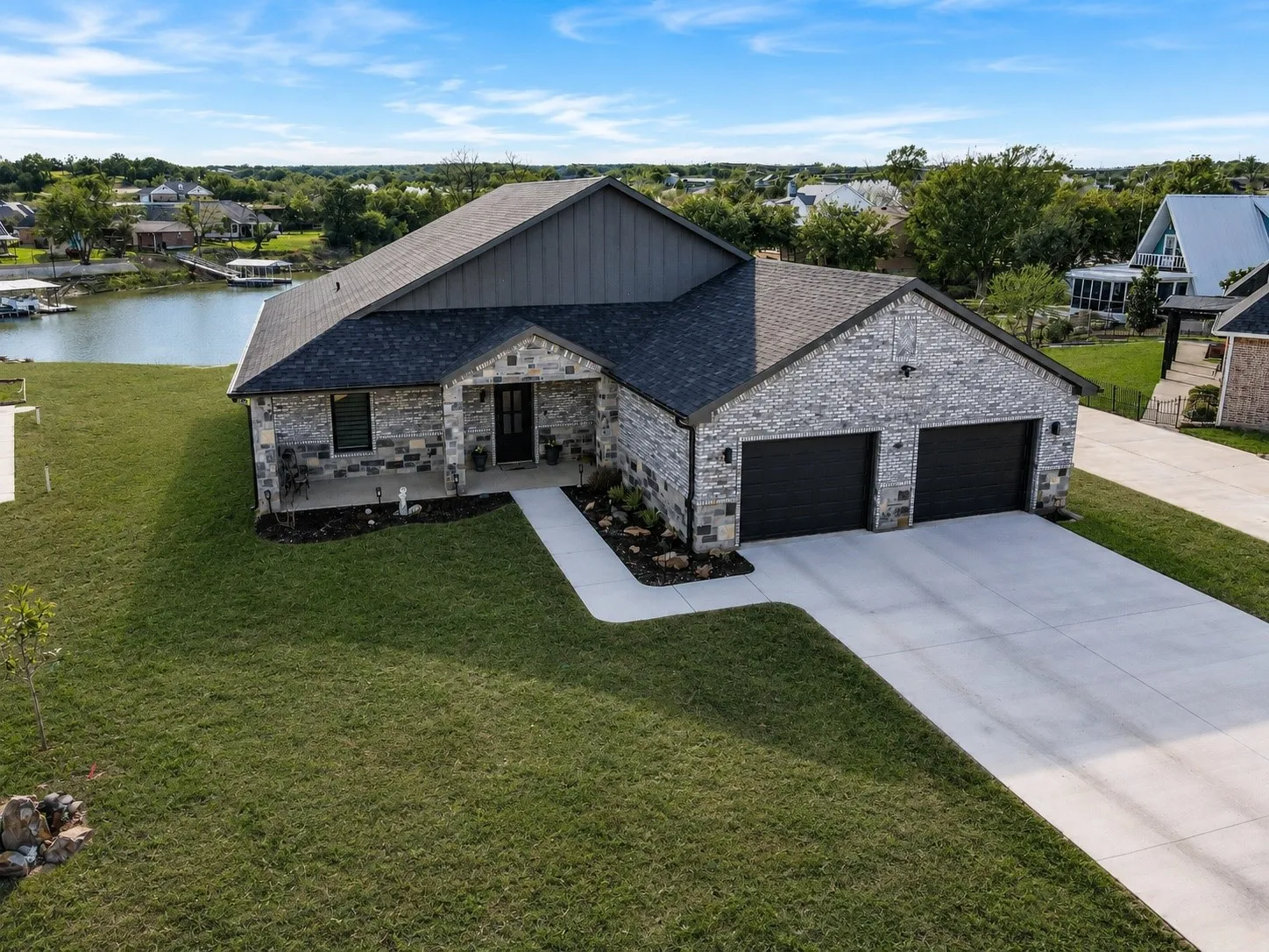 Single Family Residence For Sale in Wise County , 502 S Bay Court, Runaway Bay, Texas 76426, 3 Bedroom, 3 Bathroom, 2 Garage spaces, 2,236 Sqft, built in 2023, Preowned, mls#20866482, Real Estate Agent in Runaway Bay, Homes For Sale in Wise county, Homes For Sale in Runaway Bay, Realtor in Runaway Bay Texas, Real Estate Brokerage Independent Realty Texas, Luminita Cordes Realtor