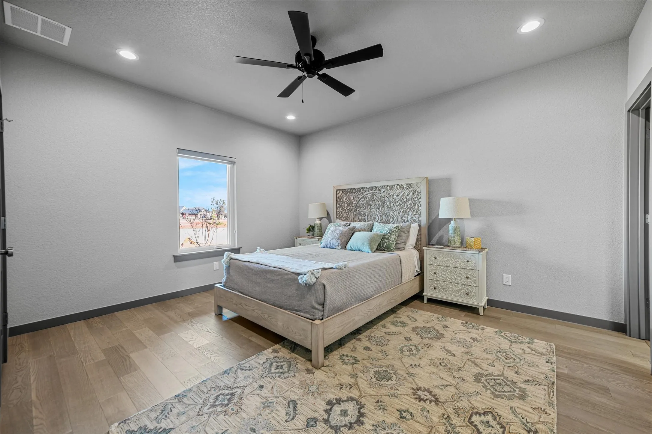 Single Family Residence For Sale in Wise County , 502 S Bay Court, Runaway Bay, Texas 76426, 3 Bedroom, 3 Bathroom, 2 Garage spaces, 2,236 Sqft, built in 2023, Preowned, mls#20866482, Real Estate Agent in Runaway Bay, Homes For Sale in Wise county, Homes For Sale in Runaway Bay, Realtor in Runaway Bay Texas, Real Estate Brokerage Independent Realty Texas, Luminita Cordes Realtor