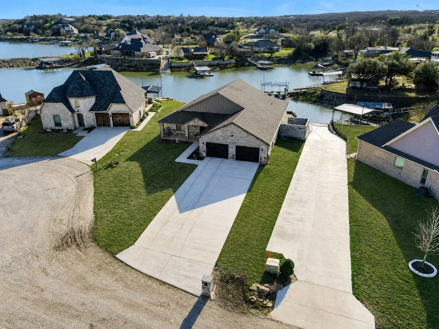 Single Family Residence For Sale in Wise County , 502 S Bay Court, Runaway Bay, Texas 76426, 3 Bedroom, 3 Bathroom, 2 Garage spaces, 2,236 Sqft, built in 2023, Preowned, mls#20866482, Real Estate Agent in Runaway Bay, Homes For Sale in Wise county, Homes For Sale in Runaway Bay, Realtor in Runaway Bay Texas, Real Estate Brokerage Independent Realty Texas, Luminita Cordes Realtor