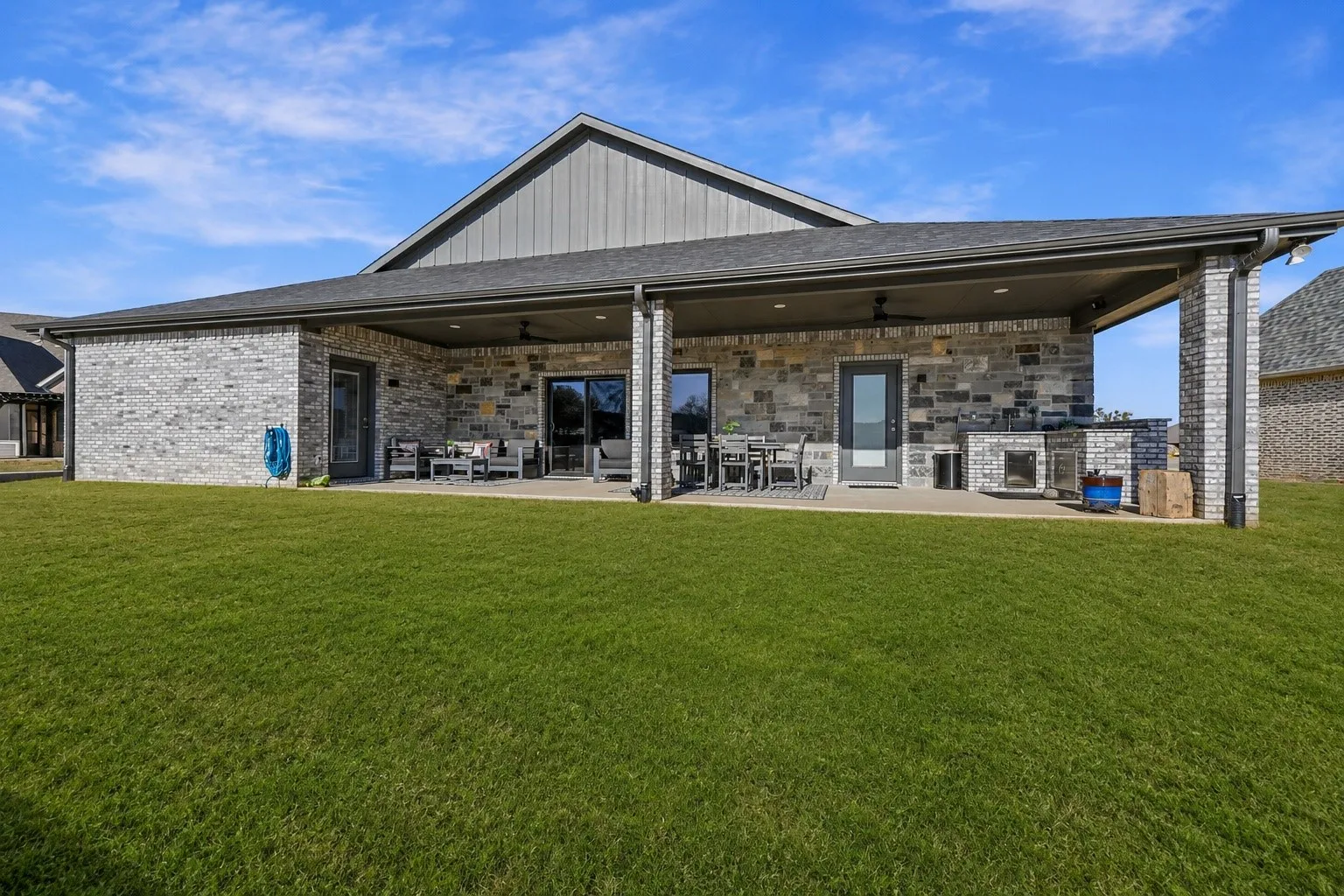 Single Family Residence For Sale in Wise County , 502 S Bay Court, Runaway Bay, Texas 76426, 3 Bedroom, 3 Bathroom, 2 Garage spaces, 2,236 Sqft, built in 2023, Preowned, mls#20866482, Real Estate Agent in Runaway Bay, Homes For Sale in Wise county, Homes For Sale in Runaway Bay, Realtor in Runaway Bay Texas, Real Estate Brokerage Independent Realty Texas, Luminita Cordes Realtor