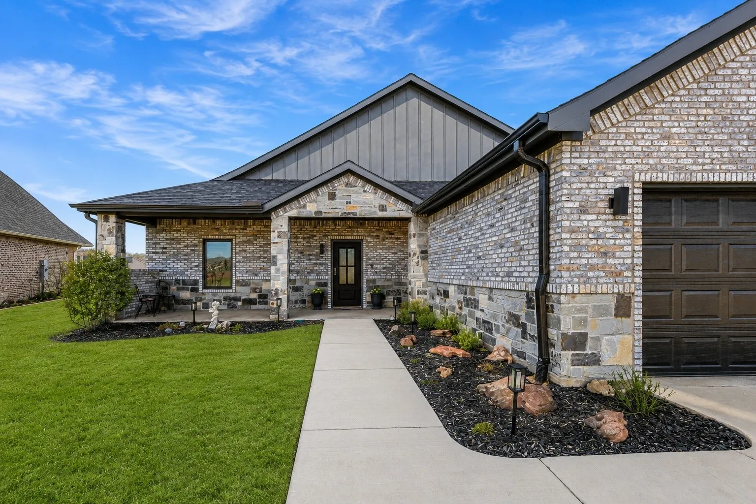 Single Family Residence For Sale in Wise County , 502 S Bay Court, Runaway Bay, Texas 76426, 3 Bedroom, 3 Bathroom, 2 Garage spaces, 2,236 Sqft, built in 2023, Preowned, mls#20866482, Real Estate Agent in Runaway Bay, Homes For Sale in Wise county, Homes For Sale in Runaway Bay, Realtor in Runaway Bay Texas, Real Estate Brokerage Independent Realty Texas, Luminita Cordes Realtor