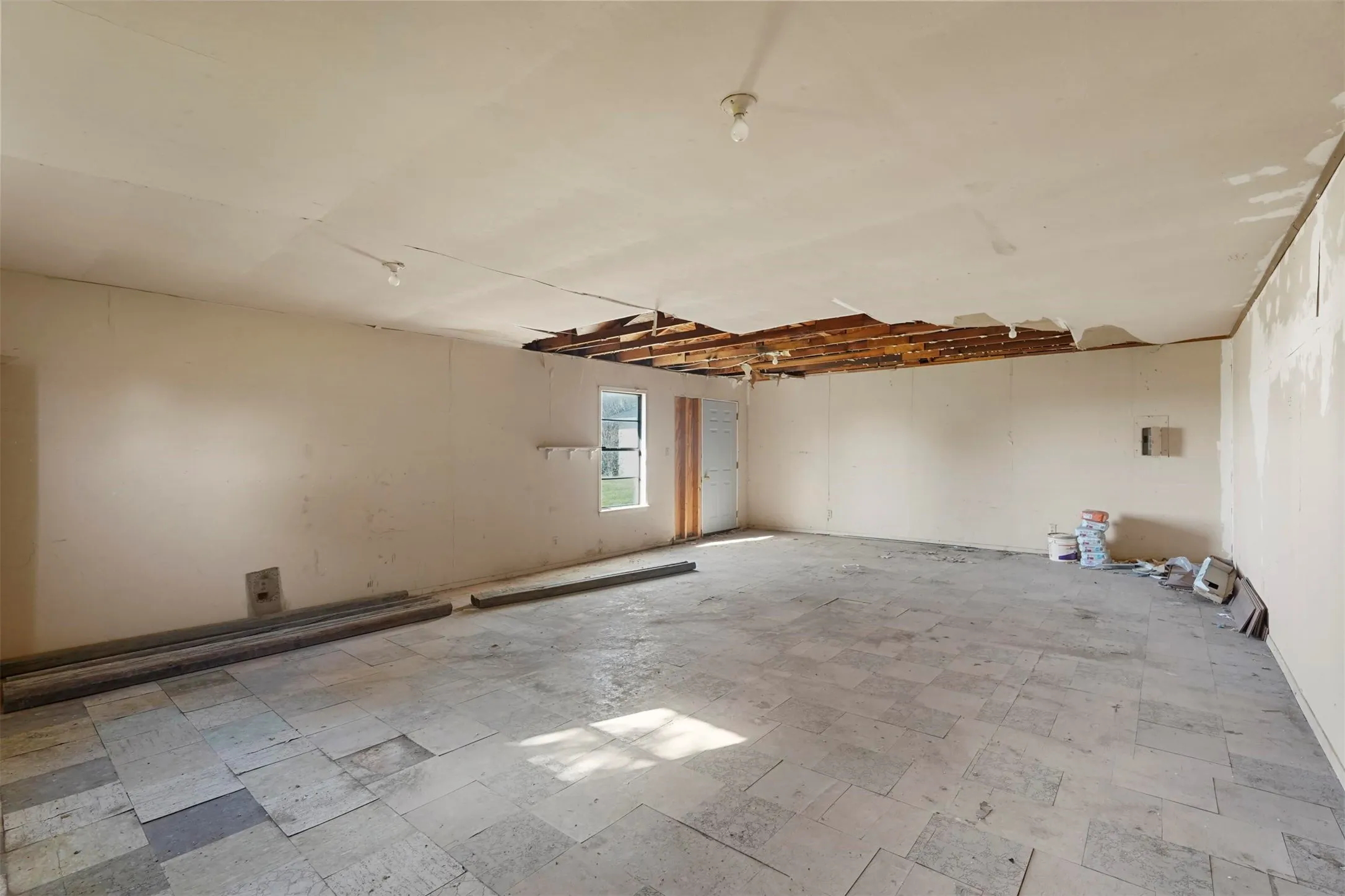 Single Family Residence For Sale in Collin County , 1603 State Highway 78 S, Farmersville, Texas 75442, 3 Bedroom, 2 Bathroom, 1 Garage spaces, 1,330 Sqft, built in 1975, Preowned, mls#20869890, Real Estate Agent in Farmersville, Homes For Sale in Collin county, Homes For Sale in Farmersville, Realtor in Farmersville Texas, Real Estate Brokerage Independent Realty Texas, Luminita Cordes Realtor