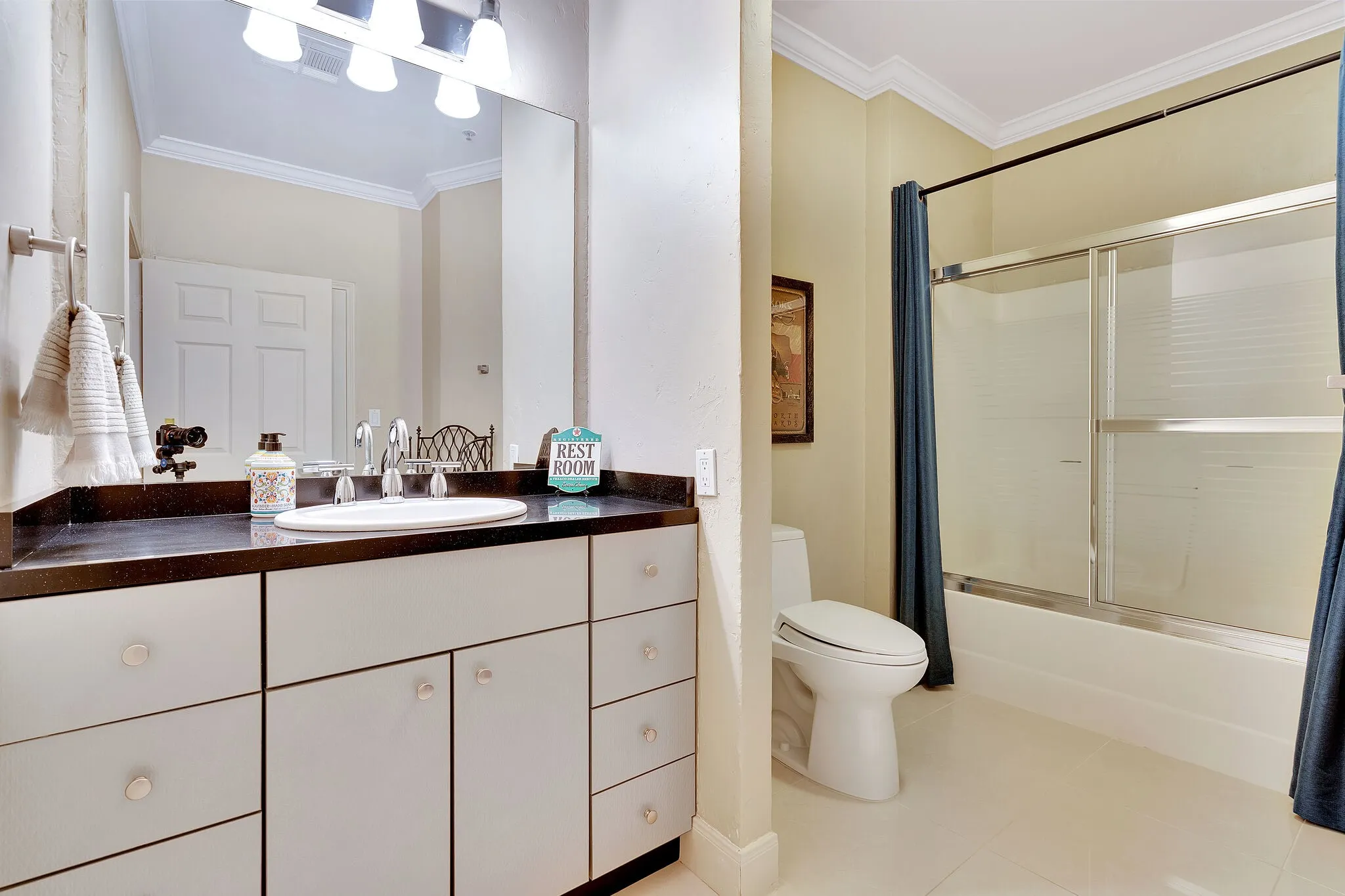 Condominium For Sale in Denton County , 3575 Lone Star Circle 517, Fort Worth, Texas 76177, 1 Bedroom, 1 Bathroom, 2 Garage spaces, 1,000 Sqft, built in 1997, mls#20871239, Real Estate Agent in Fort Worth, Homes For Sale in Denton county, Homes For Sale in Fort Worth, Realtor in Fort Worth Texas, Real Estate Brokerage Independent Realty Texas, Luminita Cordes Realtor