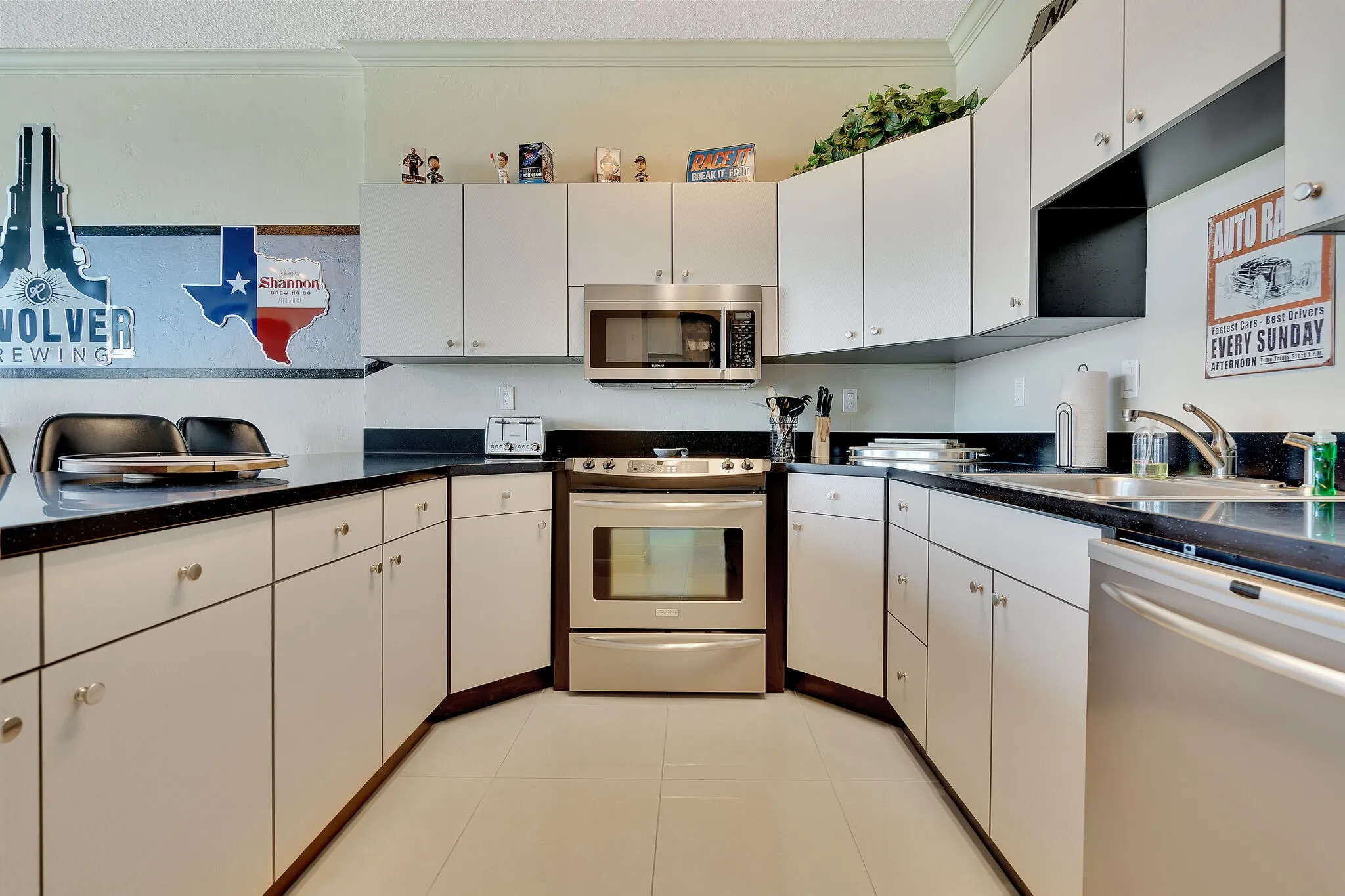 Condominium For Sale in Denton County , 3575 Lone Star Circle 517, Fort Worth, Texas 76177, 1 Bedroom, 1 Bathroom, 2 Garage spaces, 1,000 Sqft, built in 1997, mls#20871239, Real Estate Agent in Fort Worth, Homes For Sale in Denton county, Homes For Sale in Fort Worth, Realtor in Fort Worth Texas, Real Estate Brokerage Independent Realty Texas, Luminita Cordes Realtor