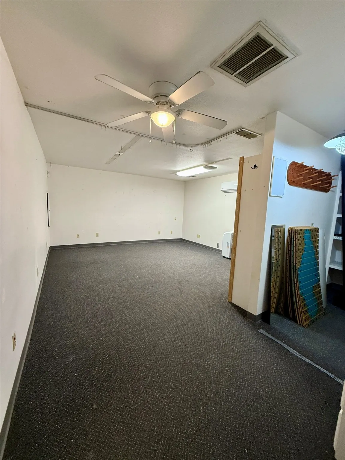 Spare room featuring visible vents, baseboards, and a ceiling fan
