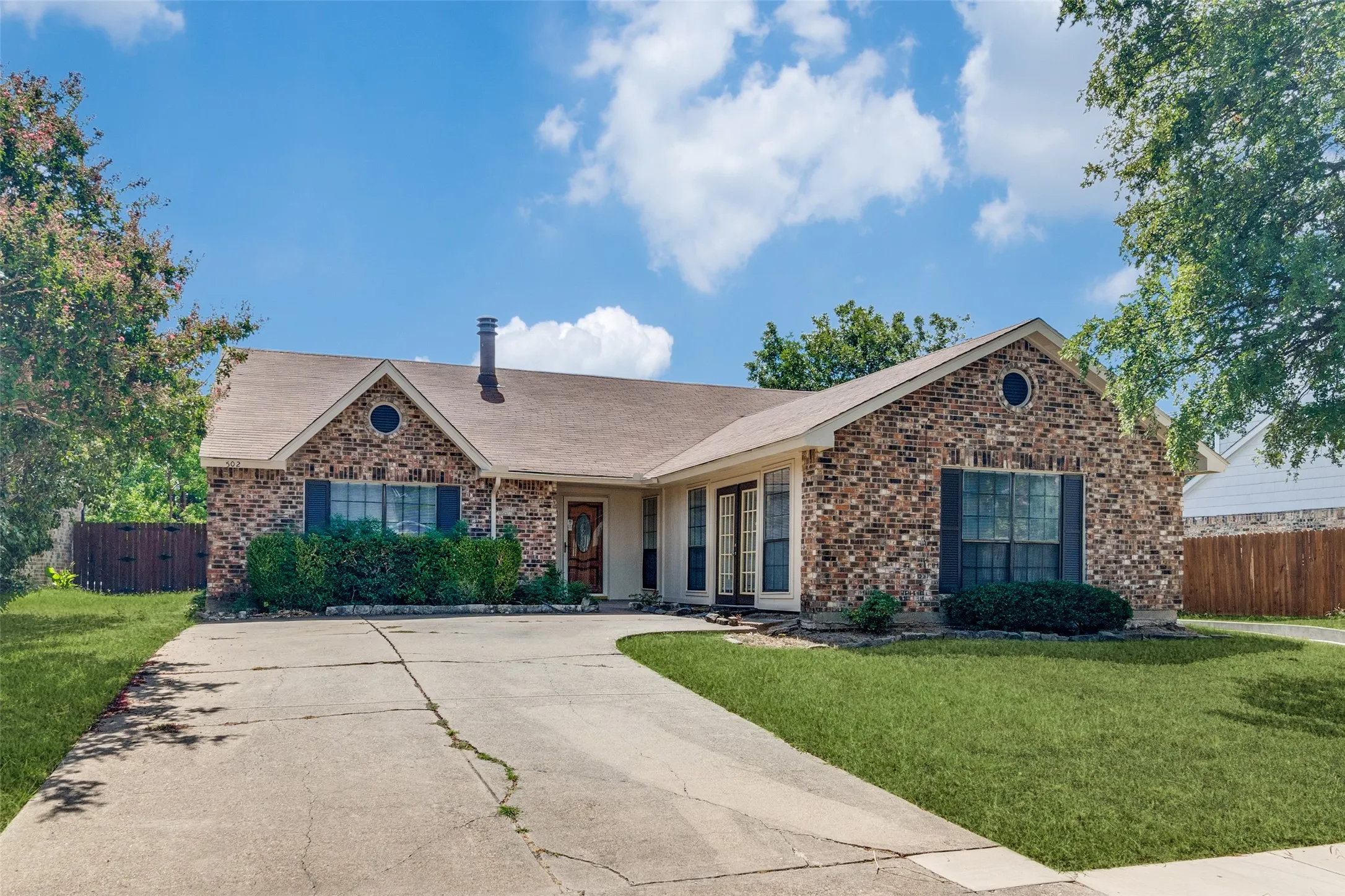 Single Family Residence For Rent in Kaufman County , 502 Ponderosa Drive, Forney, Texas 75126, 3 Bedrooms, 2 Bathrooms, Garage spaces, 2,131 Sqft, built in 1984, Price $1,895, mls#20874603, Real Estate Agent in Forney, Homes For Rent in Kaufman county, Homes For Rent in Forney, Realtor in Forney Texas, Real Estate Brokerage Independent Realty Texas, Luminita Cordes Realtor