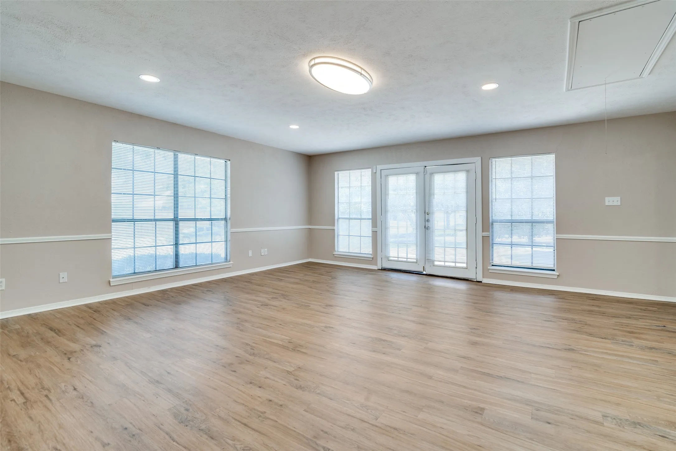 Single Family Residence For Rent in Kaufman County , 502 Ponderosa Drive, Forney, Texas 75126, 3 Bedrooms, 2 Bathrooms, Garage spaces, 2,131 Sqft, built in 1984, Price $1,895, mls#20874603, Real Estate Agent in Forney, Homes For Rent in Kaufman county, Homes For Rent in Forney, Realtor in Forney Texas, Real Estate Brokerage Independent Realty Texas, Luminita Cordes Realtor