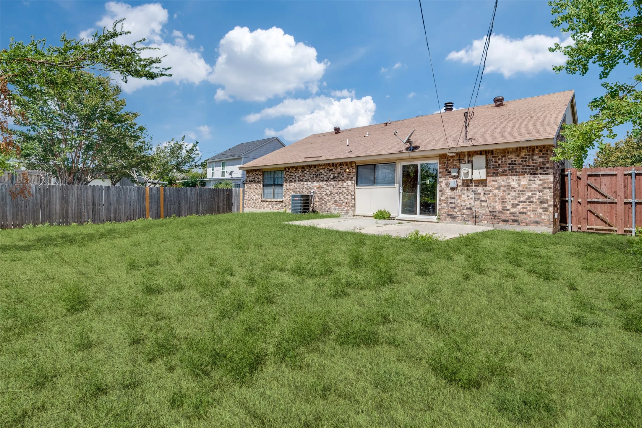 Single Family Residence For Rent in Kaufman County , 502 Ponderosa Drive, Forney, Texas 75126, 3 Bedrooms, 2 Bathrooms, Garage spaces, 2,131 Sqft, built in 1984, Price $1,895, mls#20874603, Real Estate Agent in Forney, Homes For Rent in Kaufman county, Homes For Rent in Forney, Realtor in Forney Texas, Real Estate Brokerage Independent Realty Texas, Luminita Cordes Realtor