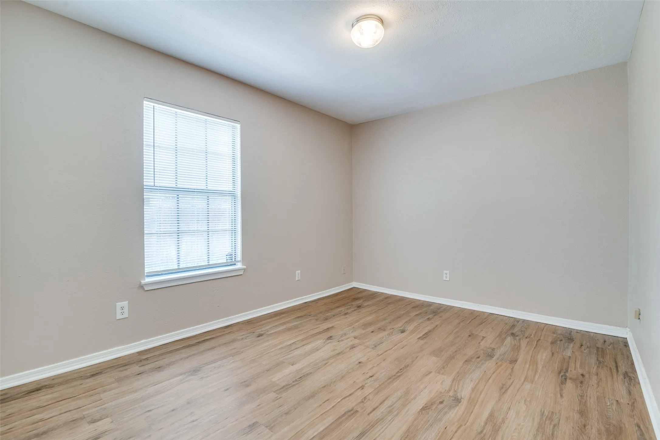 Single Family Residence For Rent in Kaufman County , 502 Ponderosa Drive, Forney, Texas 75126, 3 Bedrooms, 2 Bathrooms, Garage spaces, 2,131 Sqft, built in 1984, Price $1,895, mls#20874603, Real Estate Agent in Forney, Homes For Rent in Kaufman county, Homes For Rent in Forney, Realtor in Forney Texas, Real Estate Brokerage Independent Realty Texas, Luminita Cordes Realtor