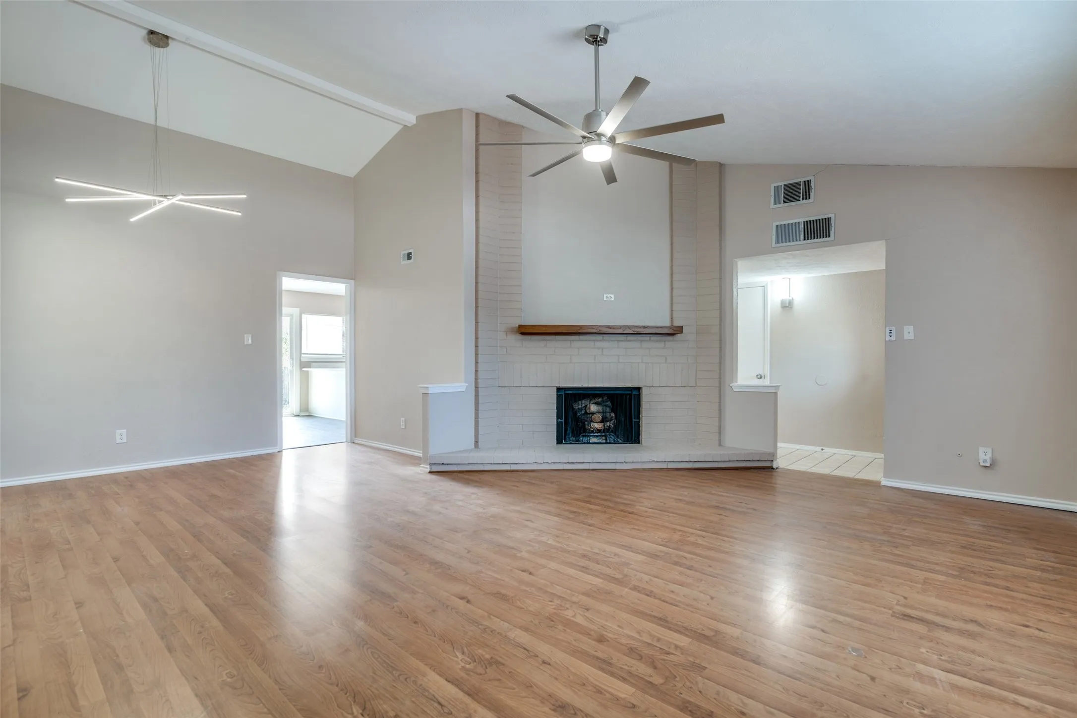 Single Family Residence For Rent in Kaufman County , 502 Ponderosa Drive, Forney, Texas 75126, 3 Bedrooms, 2 Bathrooms, Garage spaces, 2,131 Sqft, built in 1984, Price $1,895, mls#20874603, Real Estate Agent in Forney, Homes For Rent in Kaufman county, Homes For Rent in Forney, Realtor in Forney Texas, Real Estate Brokerage Independent Realty Texas, Luminita Cordes Realtor