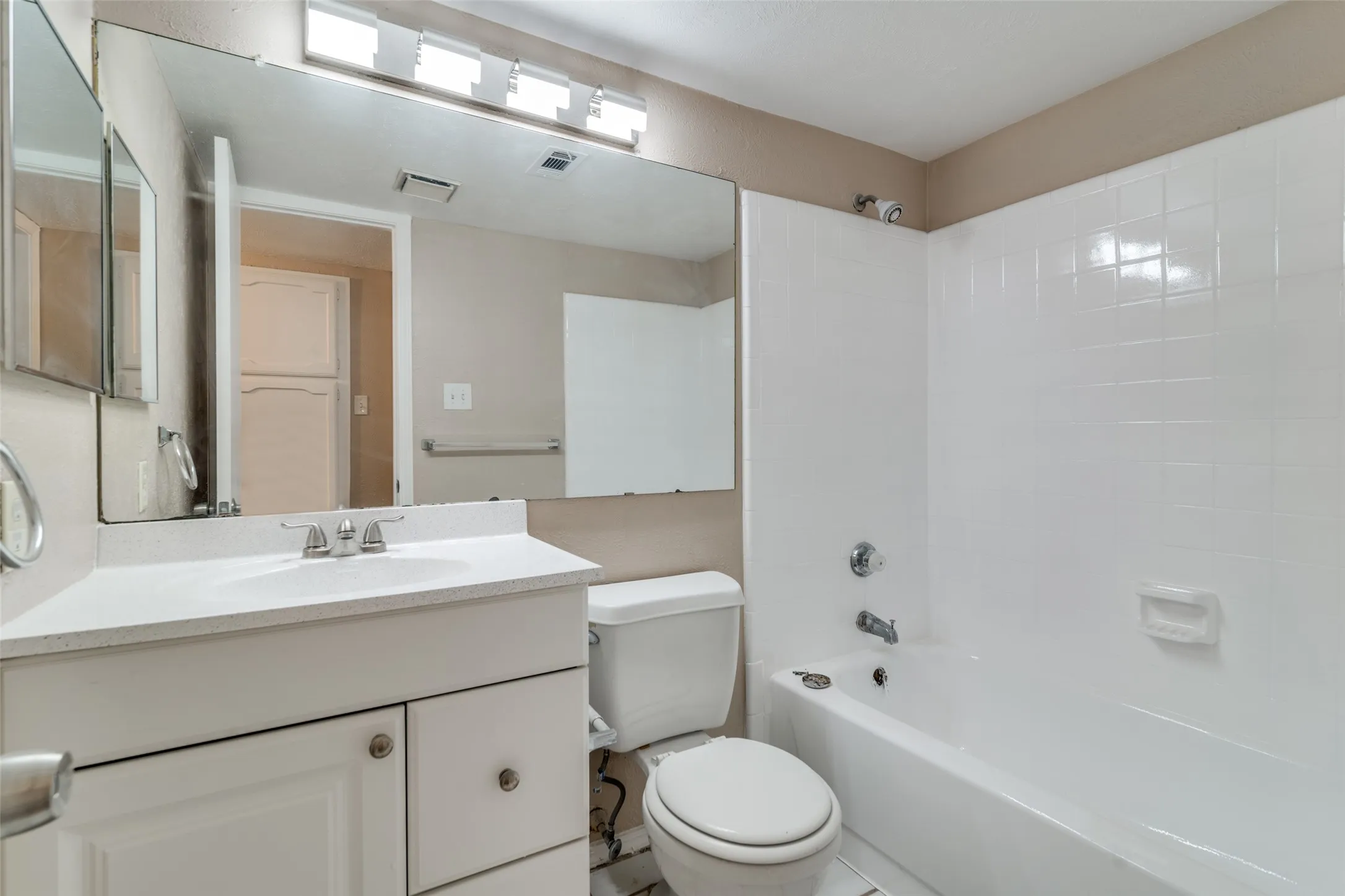 Single Family Residence For Rent in Kaufman County , 502 Ponderosa Drive, Forney, Texas 75126, 3 Bedrooms, 2 Bathrooms, Garage spaces, 2,131 Sqft, built in 1984, Price $1,895, mls#20874603, Real Estate Agent in Forney, Homes For Rent in Kaufman county, Homes For Rent in Forney, Realtor in Forney Texas, Real Estate Brokerage Independent Realty Texas, Luminita Cordes Realtor