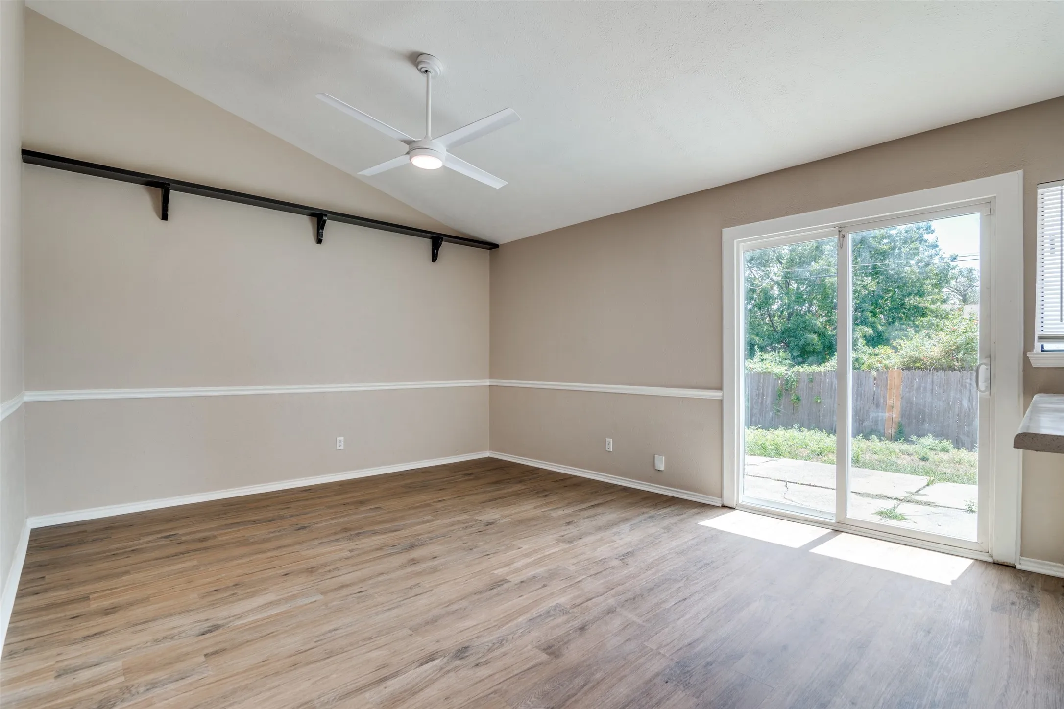 Single Family Residence For Rent in Kaufman County , 502 Ponderosa Drive, Forney, Texas 75126, 3 Bedrooms, 2 Bathrooms, Garage spaces, 2,131 Sqft, built in 1984, Price $1,895, mls#20874603, Real Estate Agent in Forney, Homes For Rent in Kaufman county, Homes For Rent in Forney, Realtor in Forney Texas, Real Estate Brokerage Independent Realty Texas, Luminita Cordes Realtor