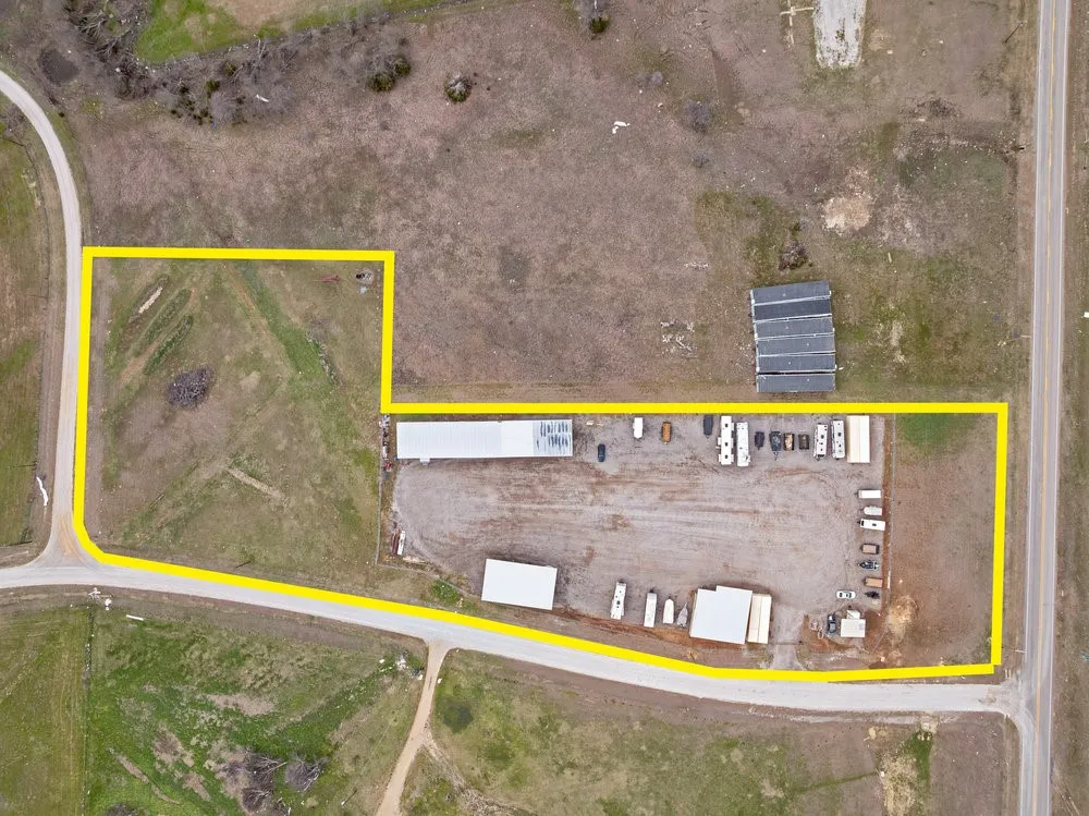 Birds eye view of property
