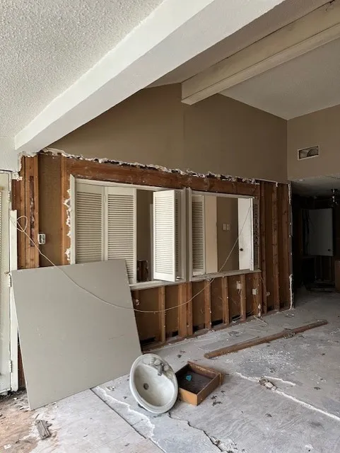 Condominium For Sale in Dallas County , 9696 Walnut Street 1412, Dallas, Texas 75243, 1 Bedroom, 1 Bathroom, Garage spaces, 730 Sqft, built in 1981, Price $50,000, mls#20875179, Real Estate Agent in Dallas, Homes For Sale in Dallas county, Homes For Sale in Dallas, Realtor in Dallas Texas, Real Estate Brokerage Independent Realty Texas, Luminita Cordes Realtor