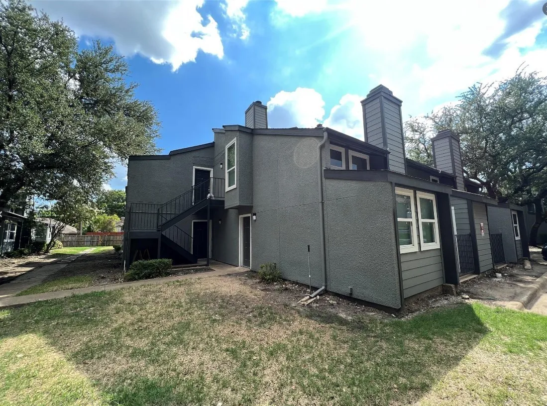 Condominium For Sale in Dallas County , 9696 Walnut Street 1412, Dallas, Texas 75243, 1 Bedroom, 1 Bathroom, Garage spaces, 730 Sqft, built in 1981, Price $50,000, mls#20875179, Real Estate Agent in Dallas, Homes For Sale in Dallas county, Homes For Sale in Dallas, Realtor in Dallas Texas, Real Estate Brokerage Independent Realty Texas, Luminita Cordes Realtor