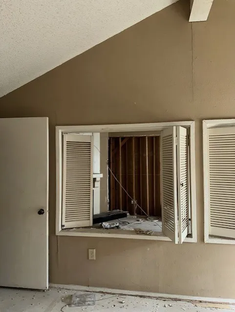 Condominium For Sale in Dallas County , 9696 Walnut Street 1412, Dallas, Texas 75243, 1 Bedroom, 1 Bathroom, Garage spaces, 730 Sqft, built in 1981, Price $50,000, mls#20875179, Real Estate Agent in Dallas, Homes For Sale in Dallas county, Homes For Sale in Dallas, Realtor in Dallas Texas, Real Estate Brokerage Independent Realty Texas, Luminita Cordes Realtor